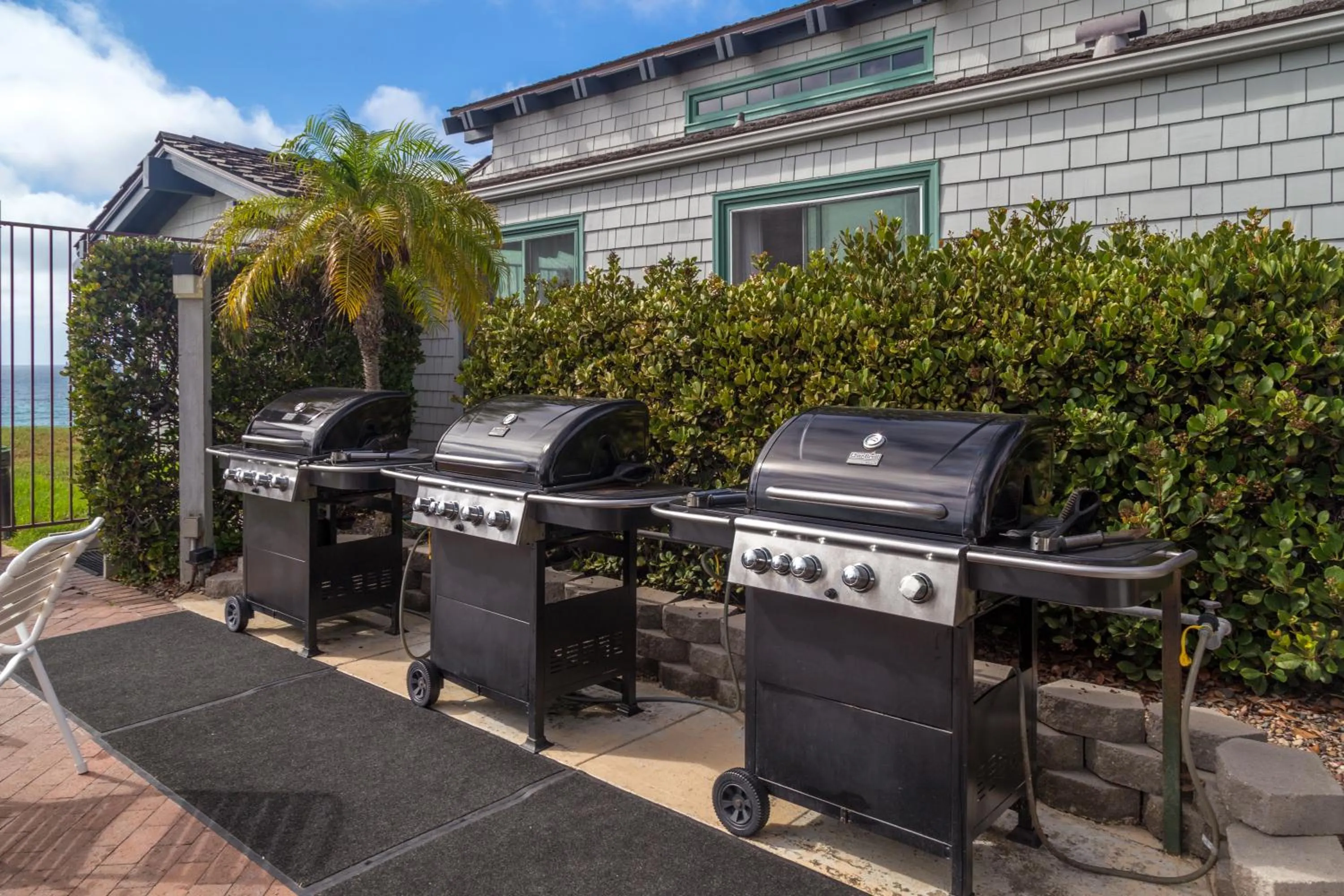 BBQ facilities in Wave Crest Resort