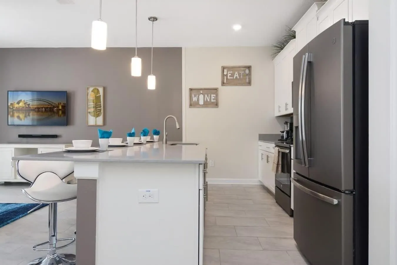 Four Bedrooms with Screen PoolStoreyLake 4910