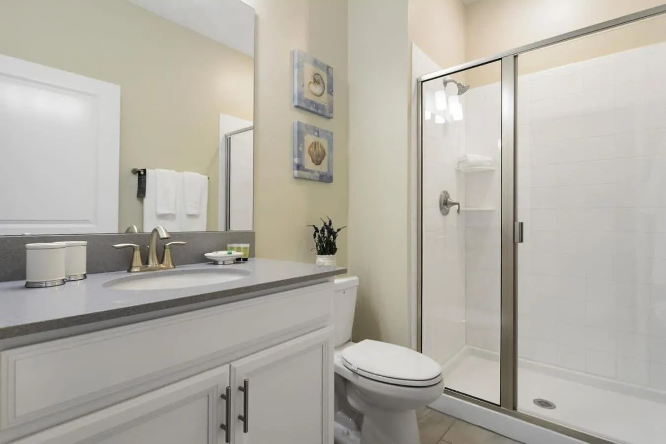 Four Bedrooms with Screen PoolStoreyLake 4910