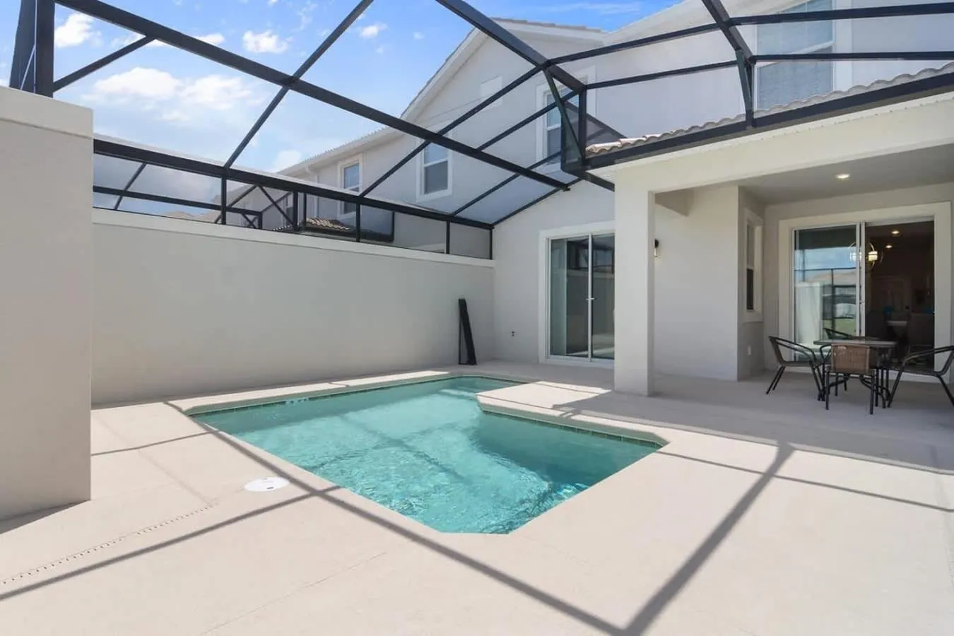 Four Bedrooms with Screen PoolStoreyLake 4910