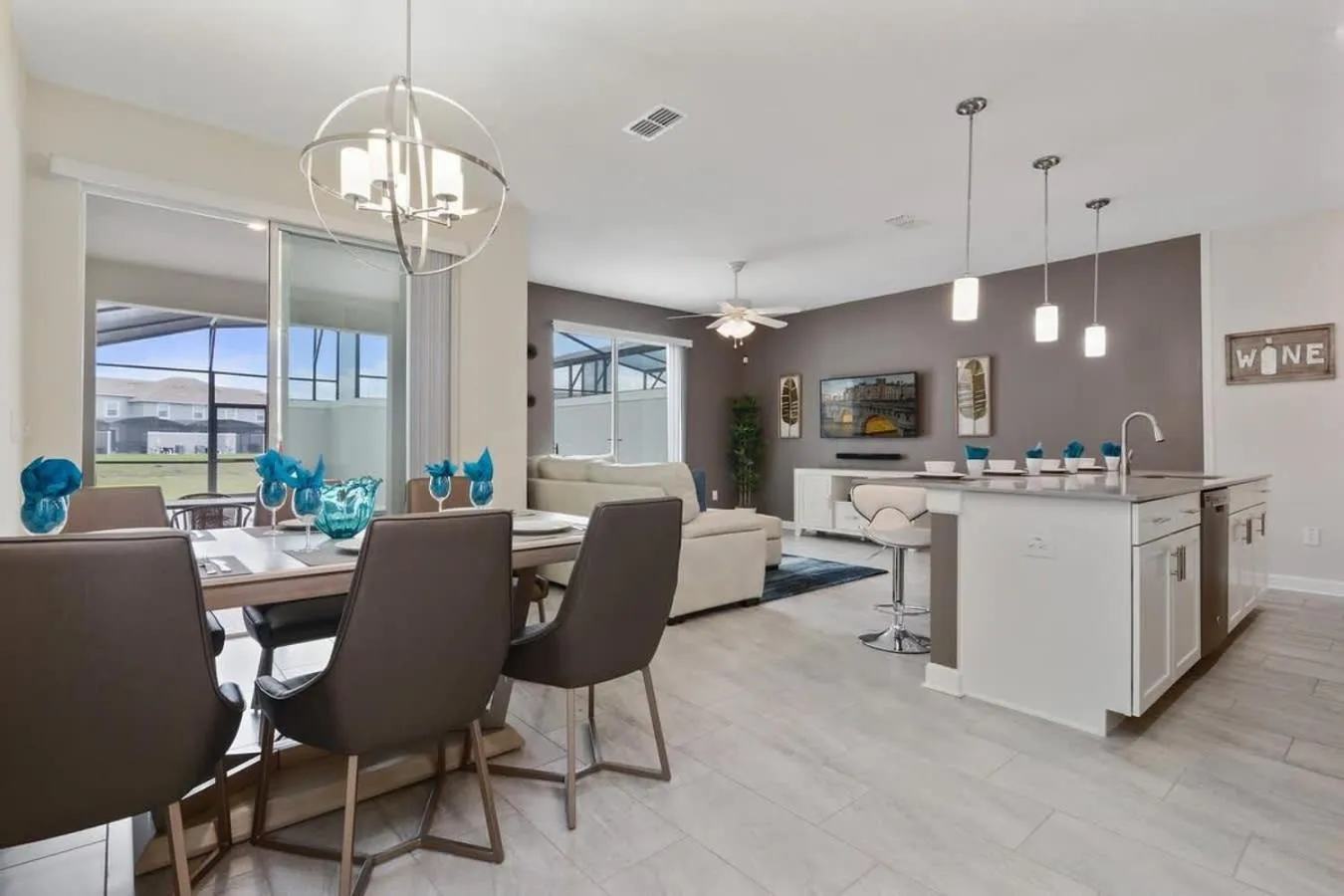 Four Bedrooms with Screen PoolStoreyLake 4910