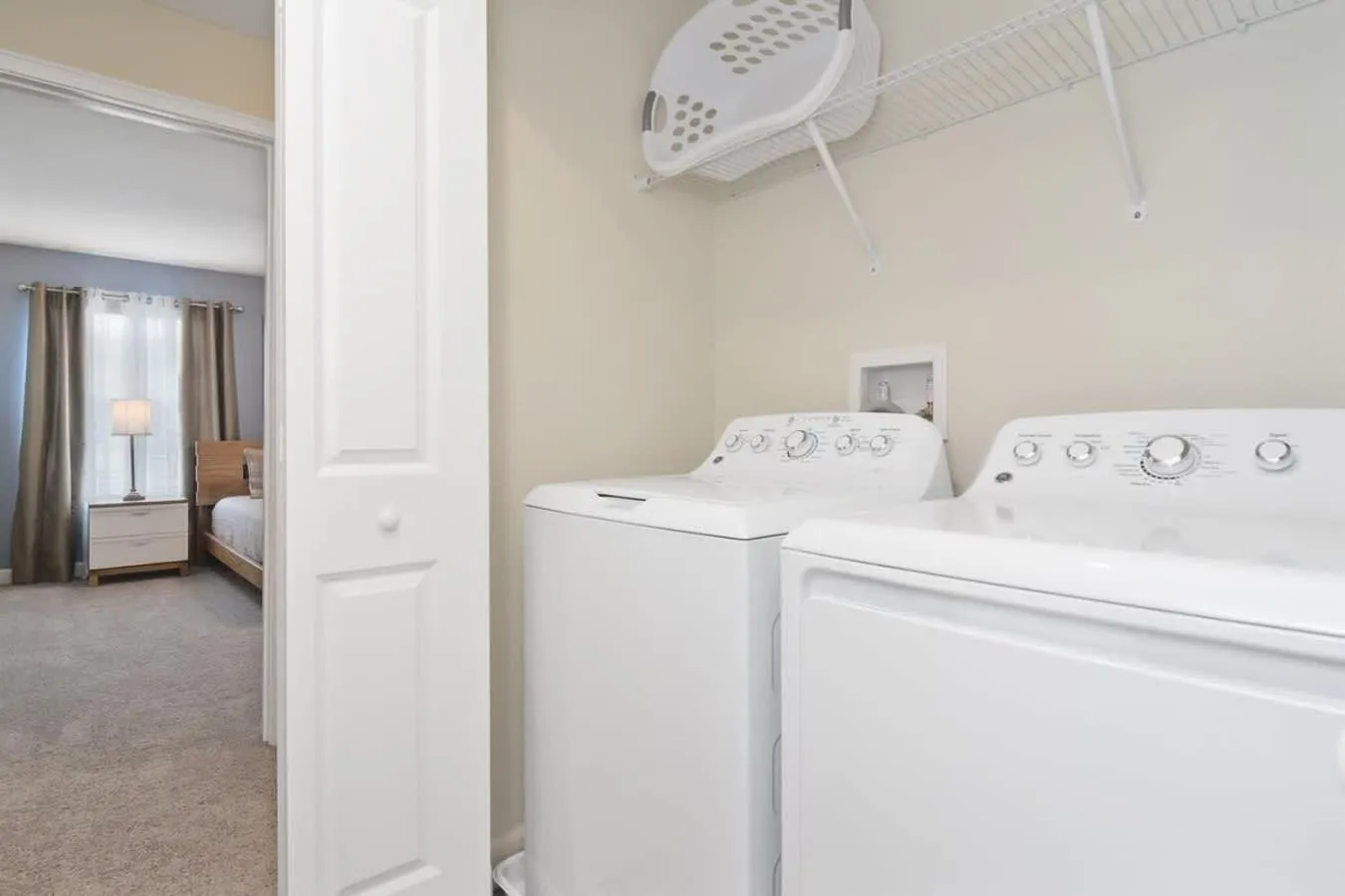 Four Bedrooms with Screen PoolStoreyLake 4910