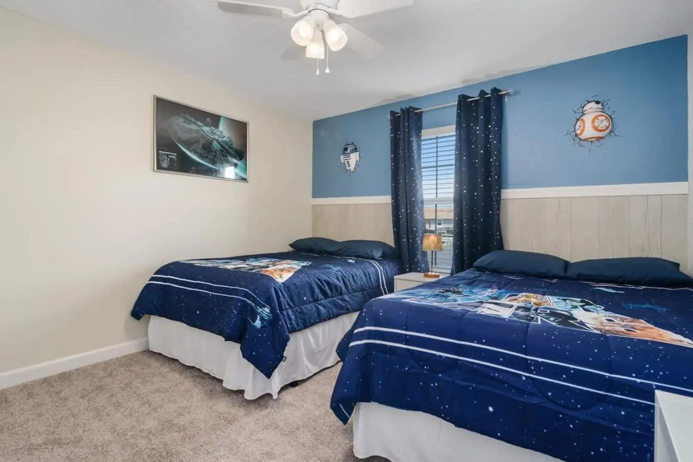 Bed in Four Bedrooms with Screen PoolStoreyLake 4910