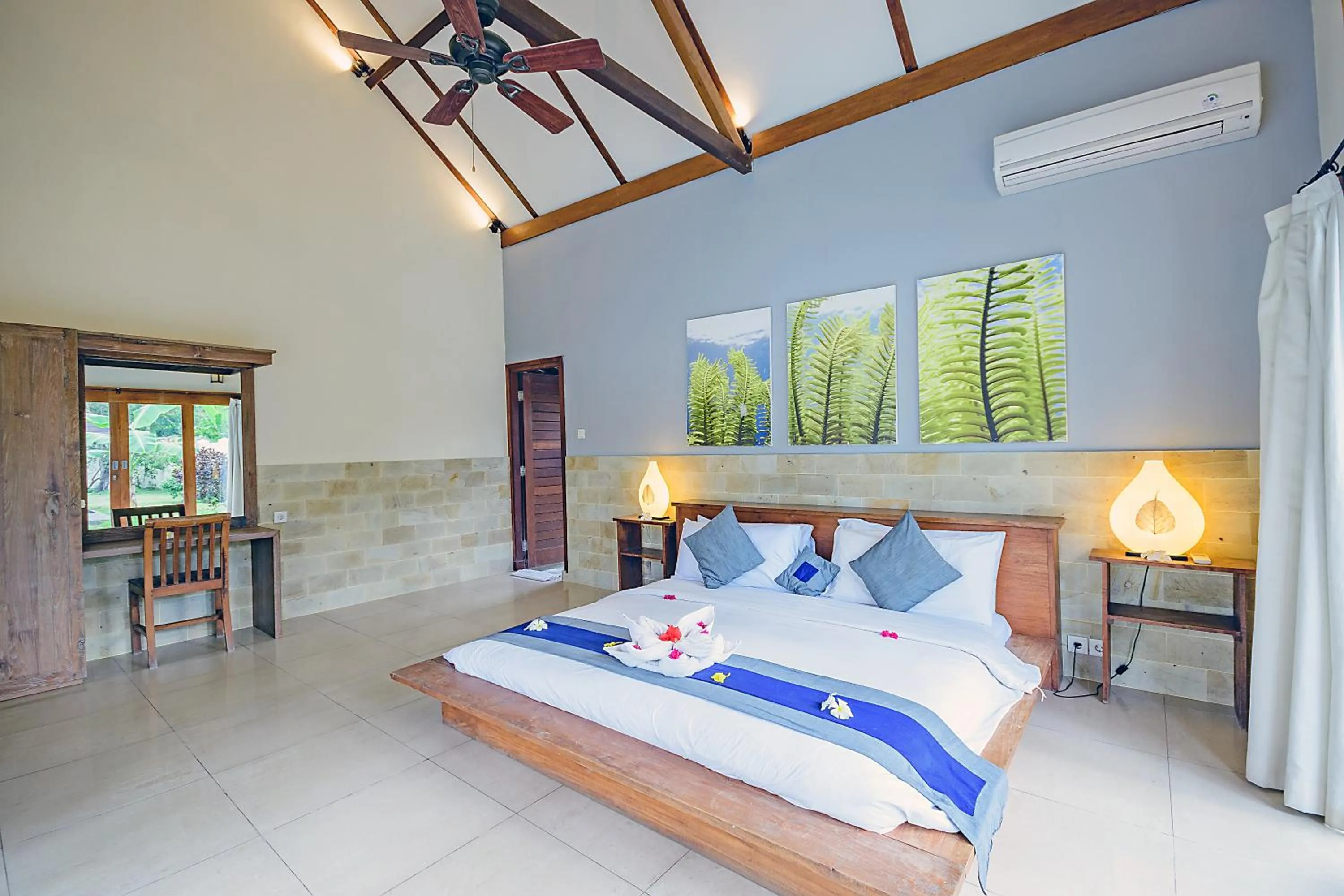 Photo of the whole room, Bed in Kelapa Villas