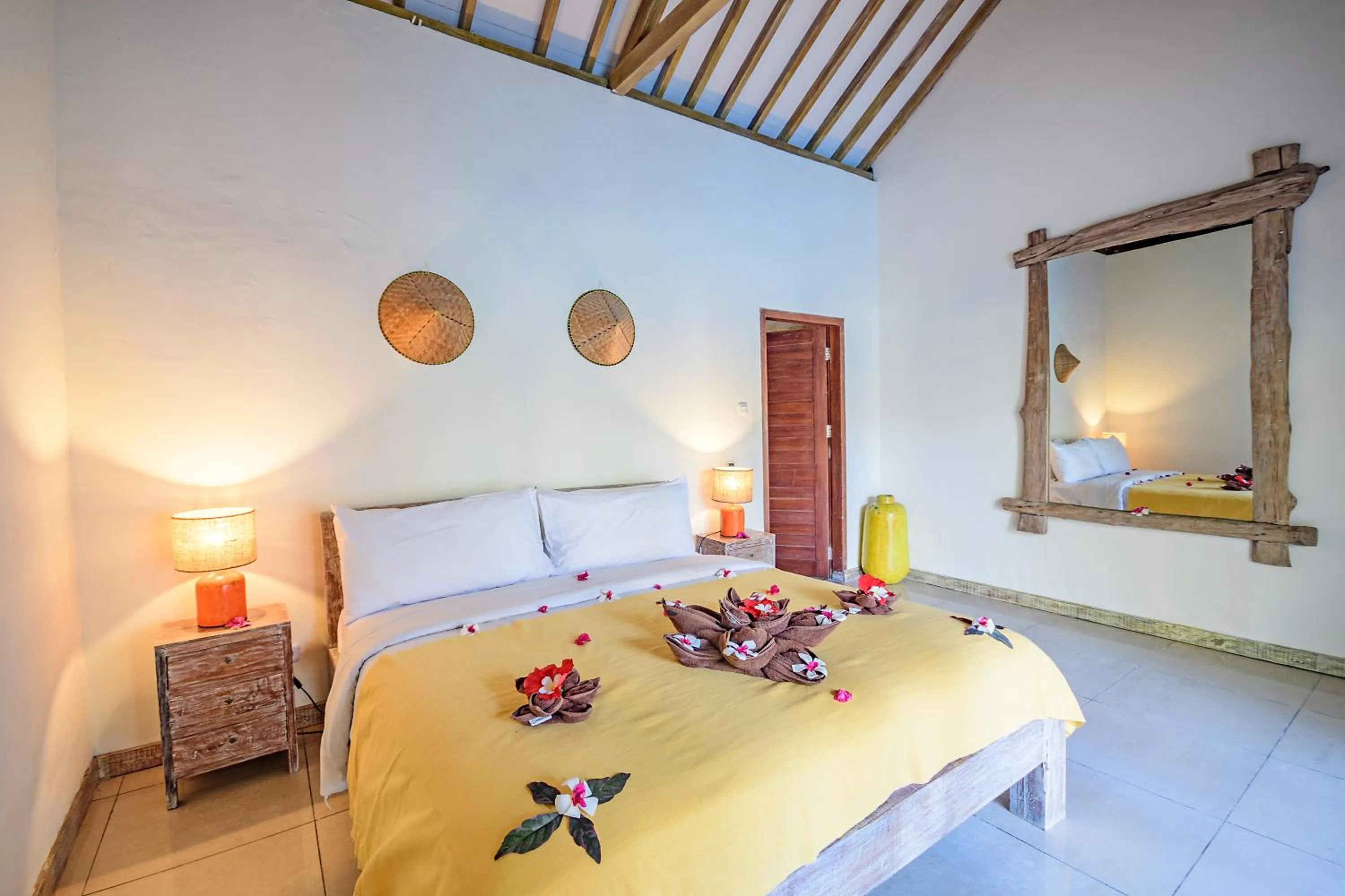 Photo of the whole room, Bed in Kelapa Villas