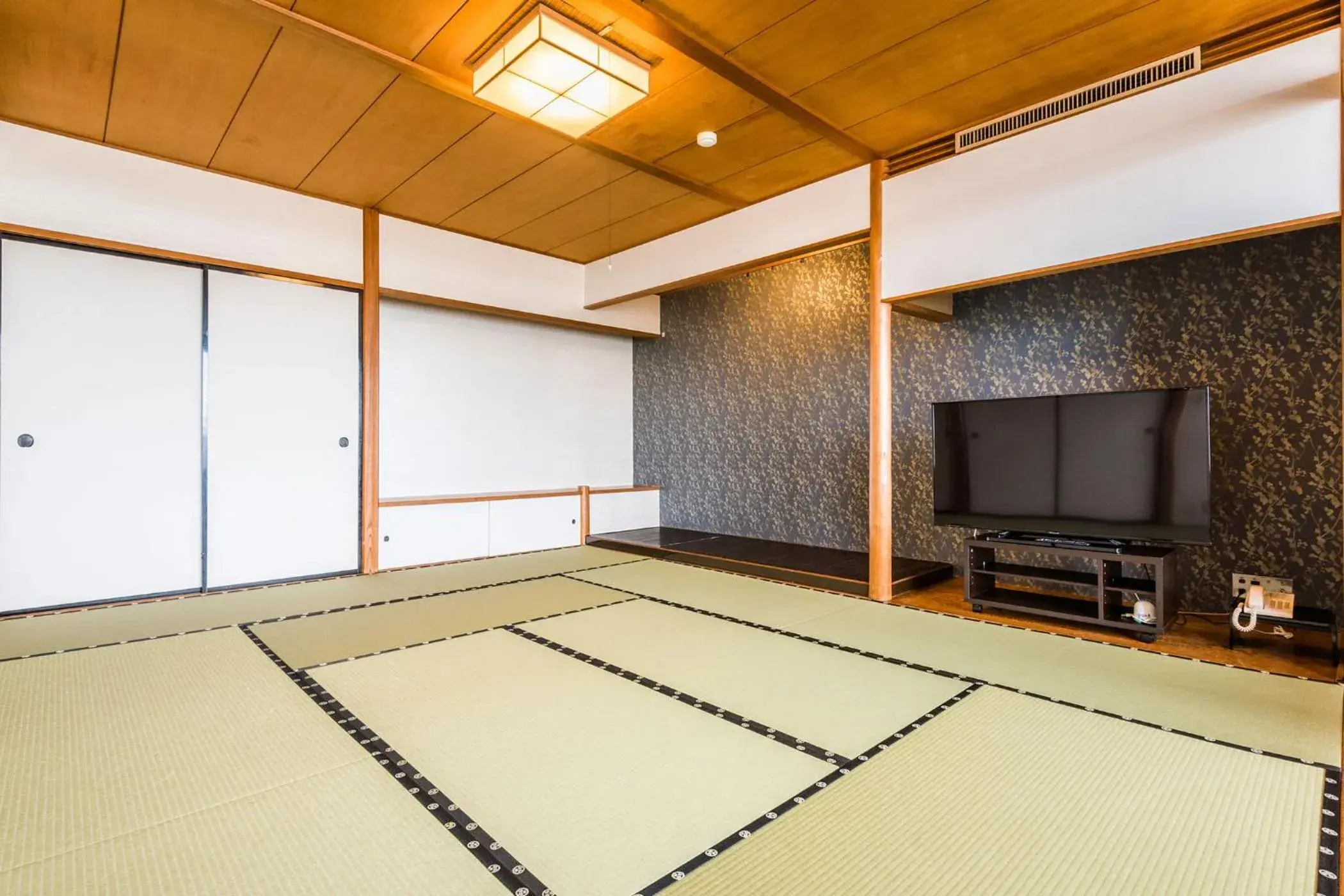 Suite Japanese-Style-Room - Indoor Bath - Non-Smoking in Ooedo Onsen Monogatari Nagayama Suite Japanese-Style-Room - Indoor Bath - Non-Smoking in Ooedo Onsen Monogatari Nagayama