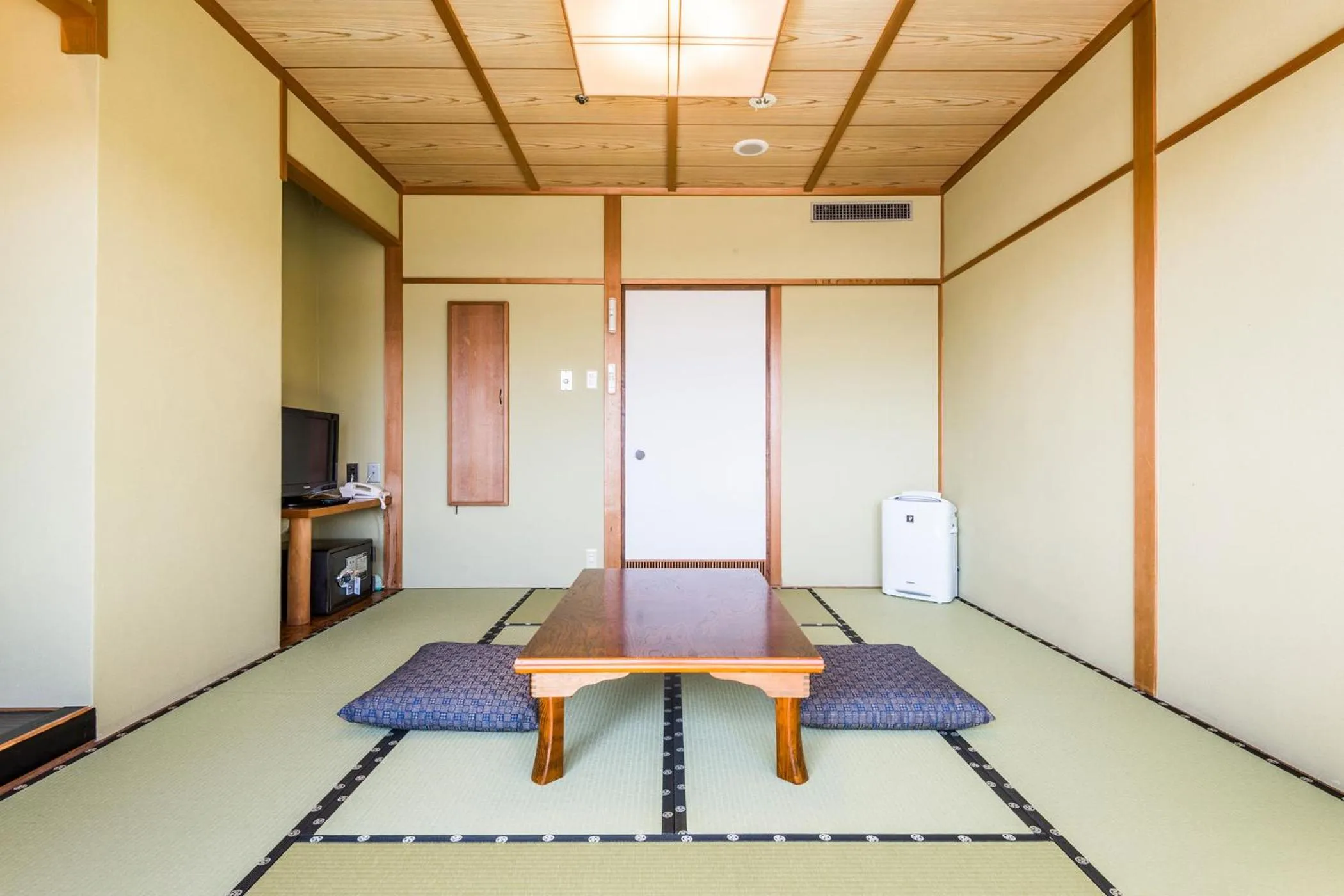 Photo of the whole room in Ooedo Onsen Monogatari Nagayama