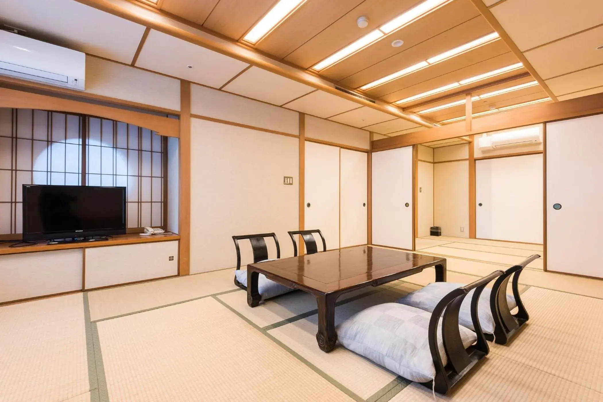 Family Suite Japanese-Western-Style-Room (Room952) - Indoor Bath - Non-Smoking in Ooedo Onsen Monogatari Premium Ito Hotel New Okabe Family Suite Japanese-Western-Style-Room (Room952) - Indoor Bath - Non-Smoking in Ooedo Onsen Monogatari Premium Ito Hotel New Okabe