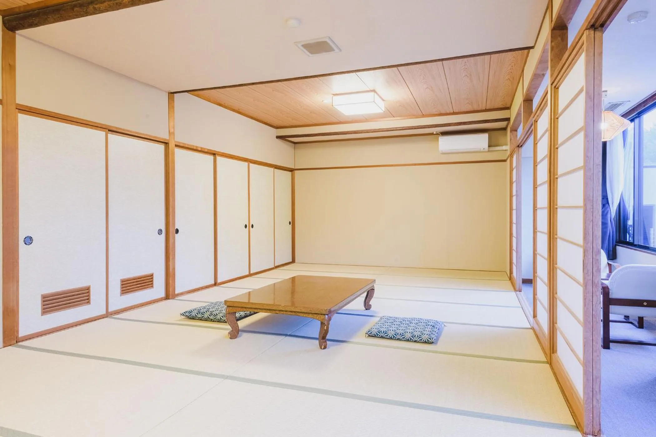 Photo of the whole room, Bed in Ooedo Onsen Monogatari Awara