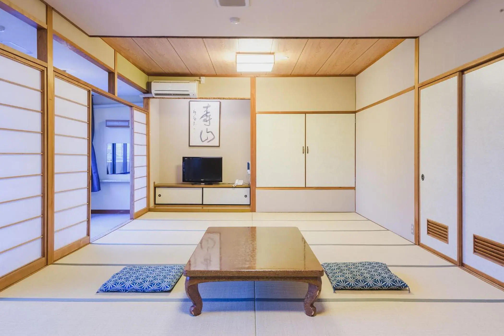 Standard Japanese-Style-Room 27 square yards - single occupancy - Non-Smoking - Shared Bathroom in Ooedo Onsen Monogatari Awara Standard Japanese-Style-Room 27 square yards - single occupancy - Non-Smoking - Shared Bathroom in Ooedo Onsen Monogatari Awara