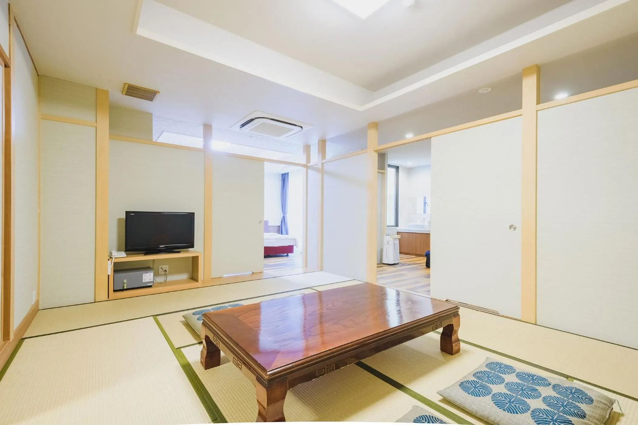 Photo of the whole room in Ooedo Onsen Monogatari Awara