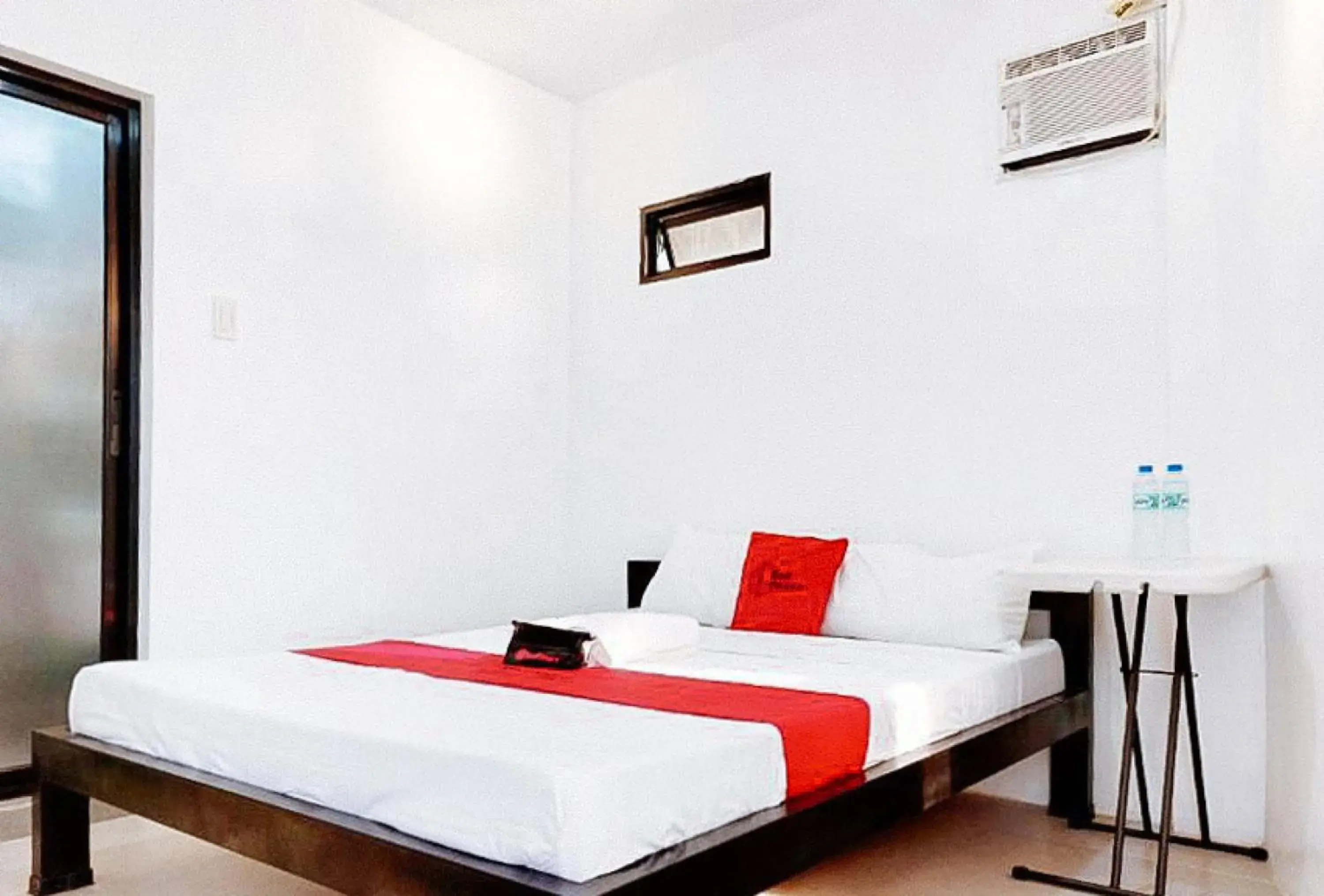 Bed in RedDoorz at San Antonio Binan Laguna Bed in RedDoorz at San Antonio Binan Laguna
