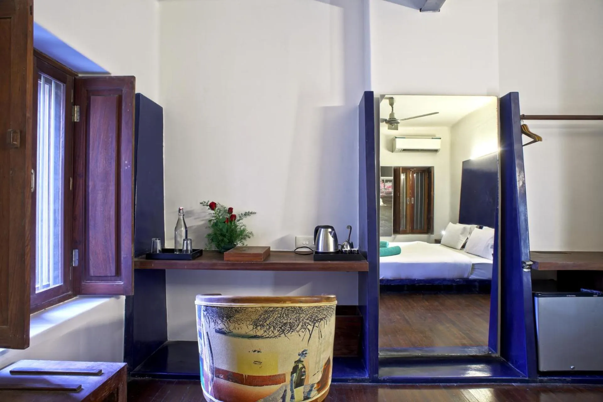 Living room, Bed in Tanjore Hi Hotel