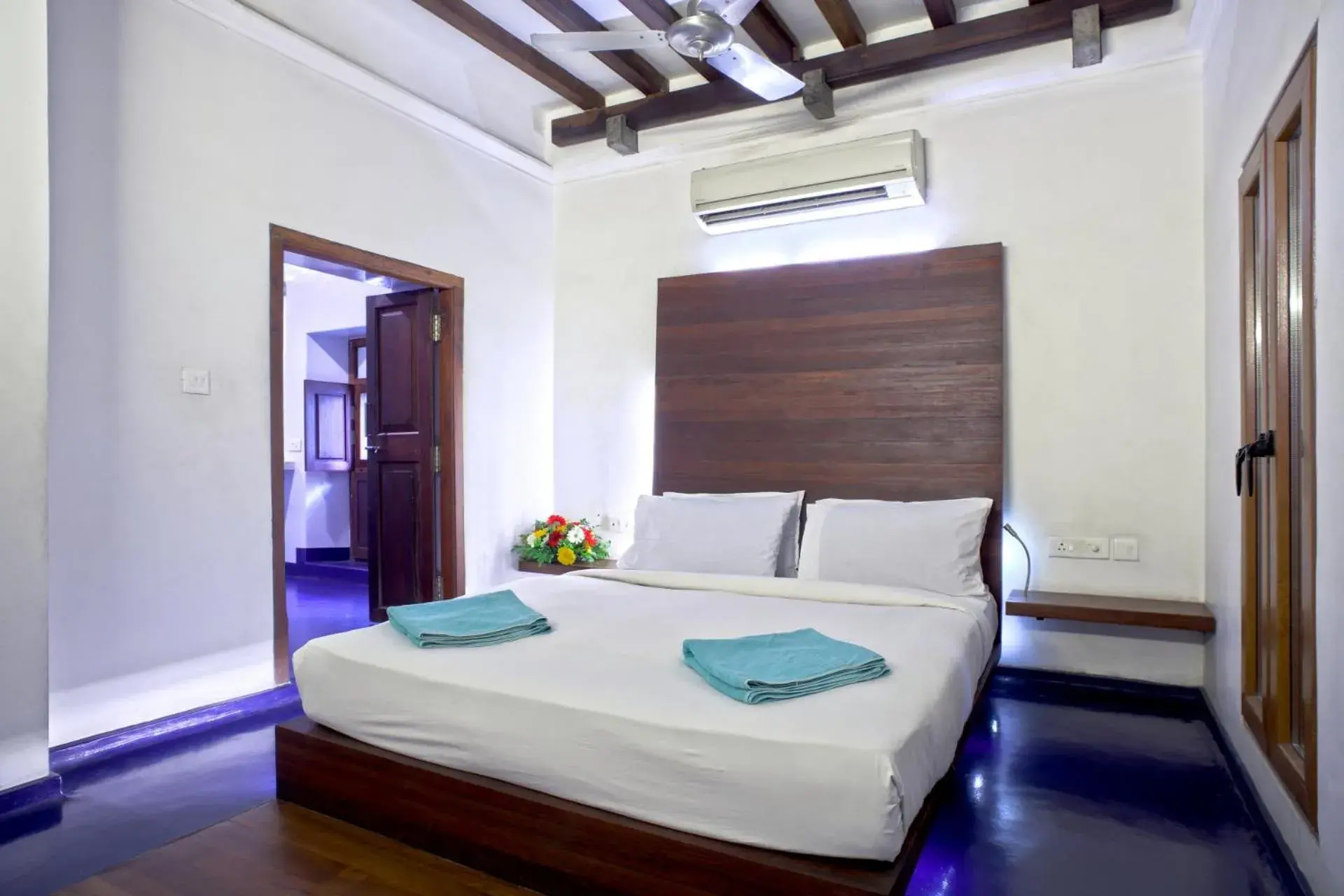 Bed in Tanjore Hi Hotel Bed in Tanjore Hi Hotel