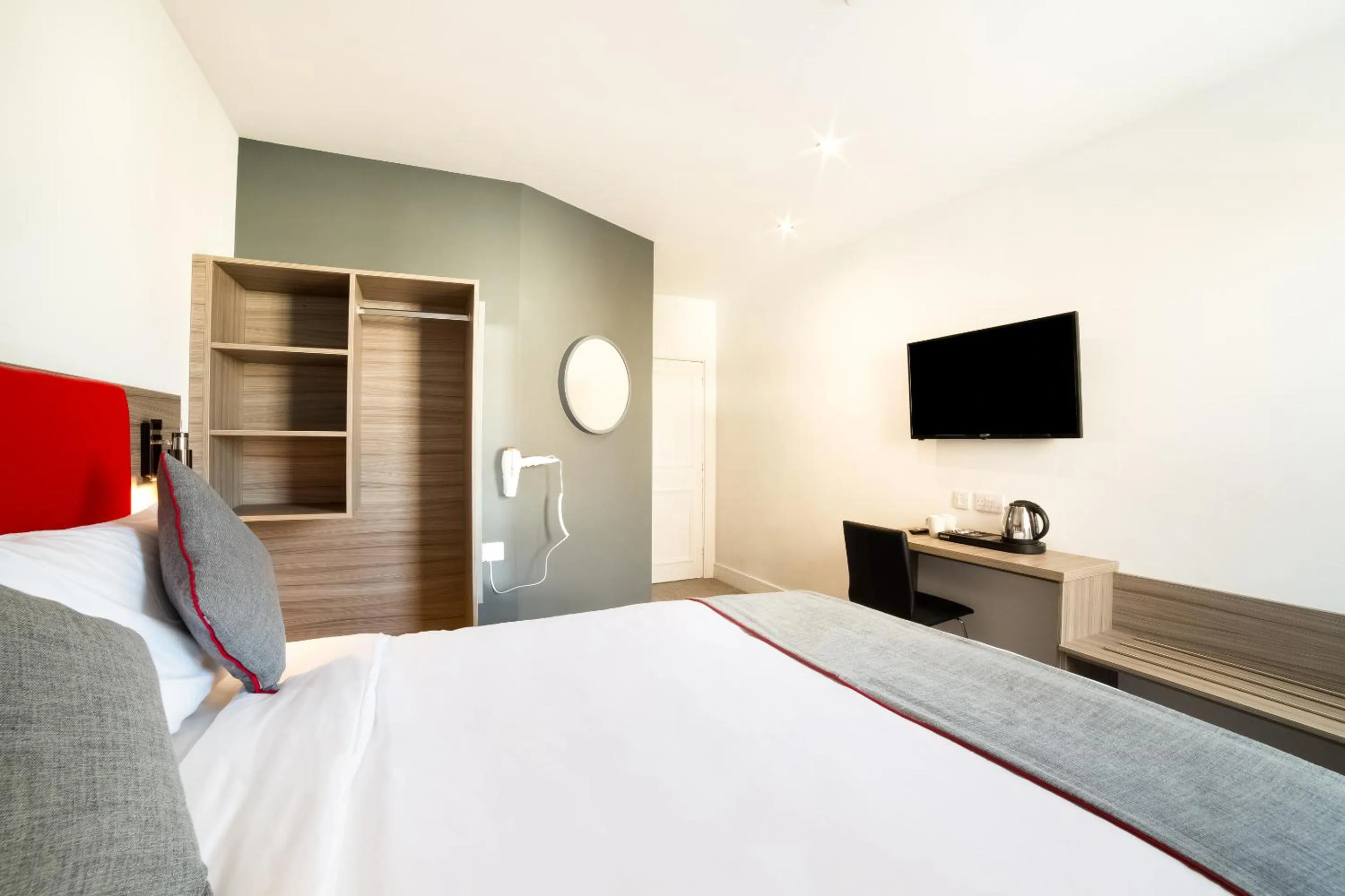 Bedroom, Bed in The Connaught Hotel Wolverhampton