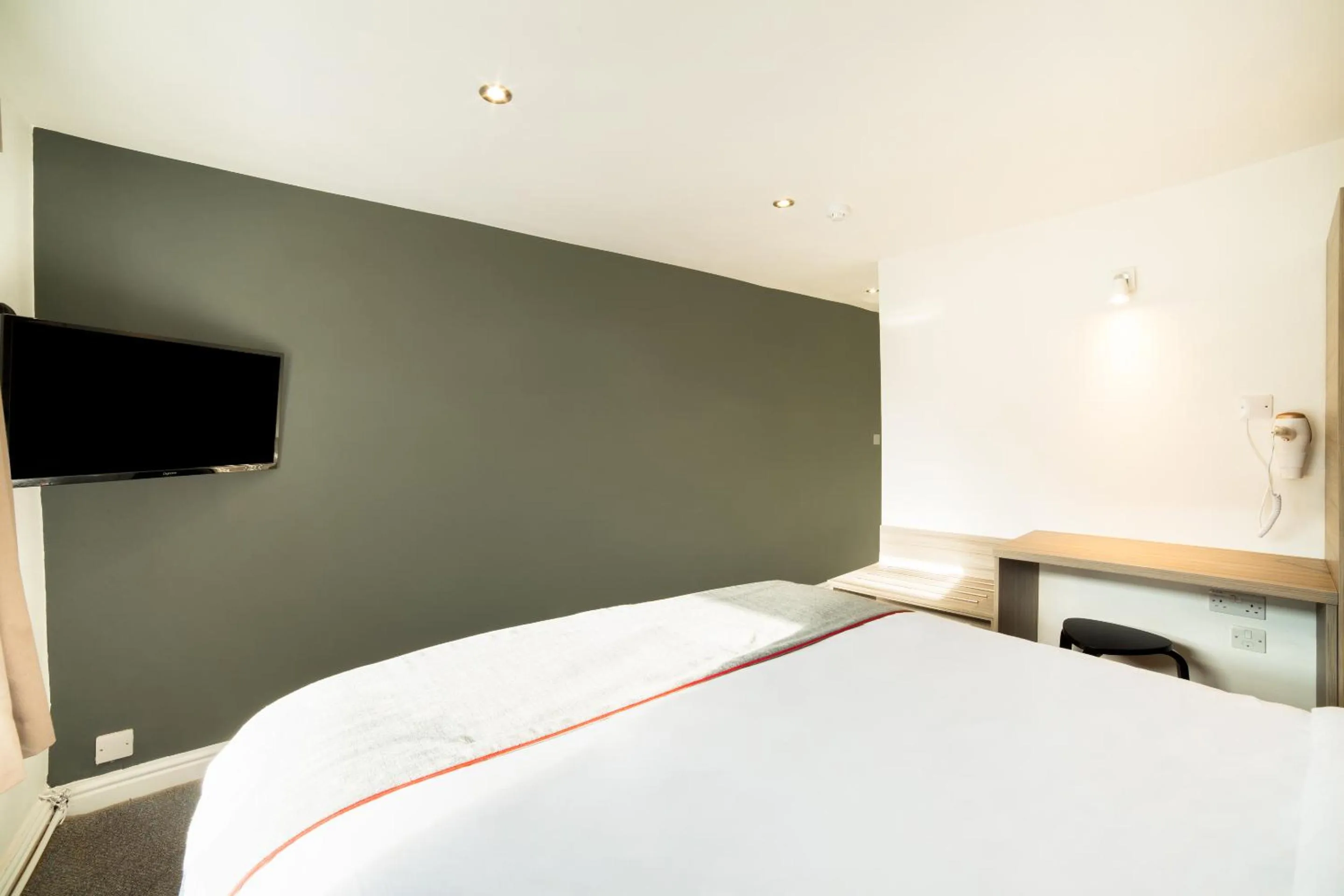 Bedroom, Bed in The Connaught Hotel Wolverhampton