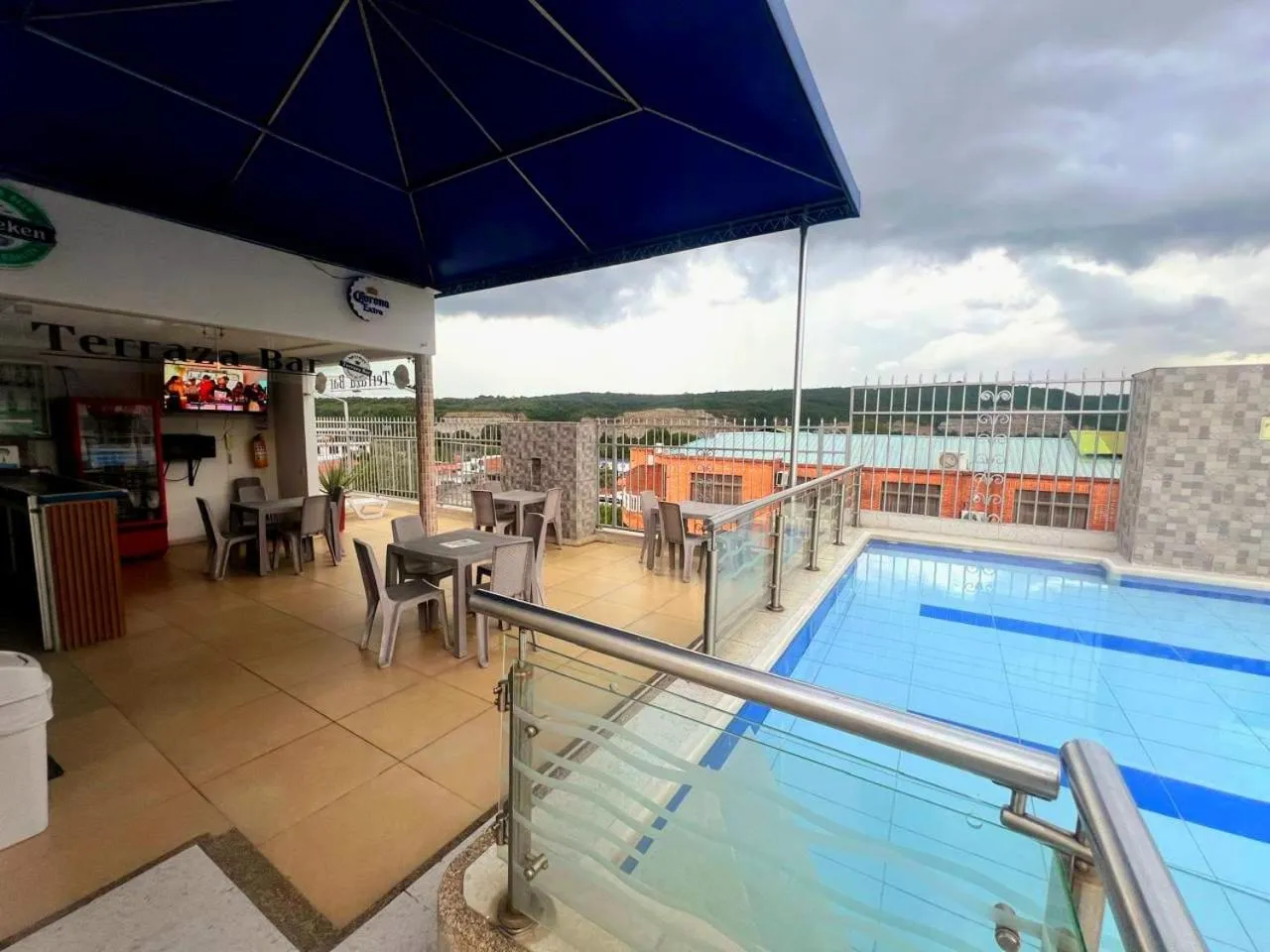 Swimming pool in Hotel Suite Royal