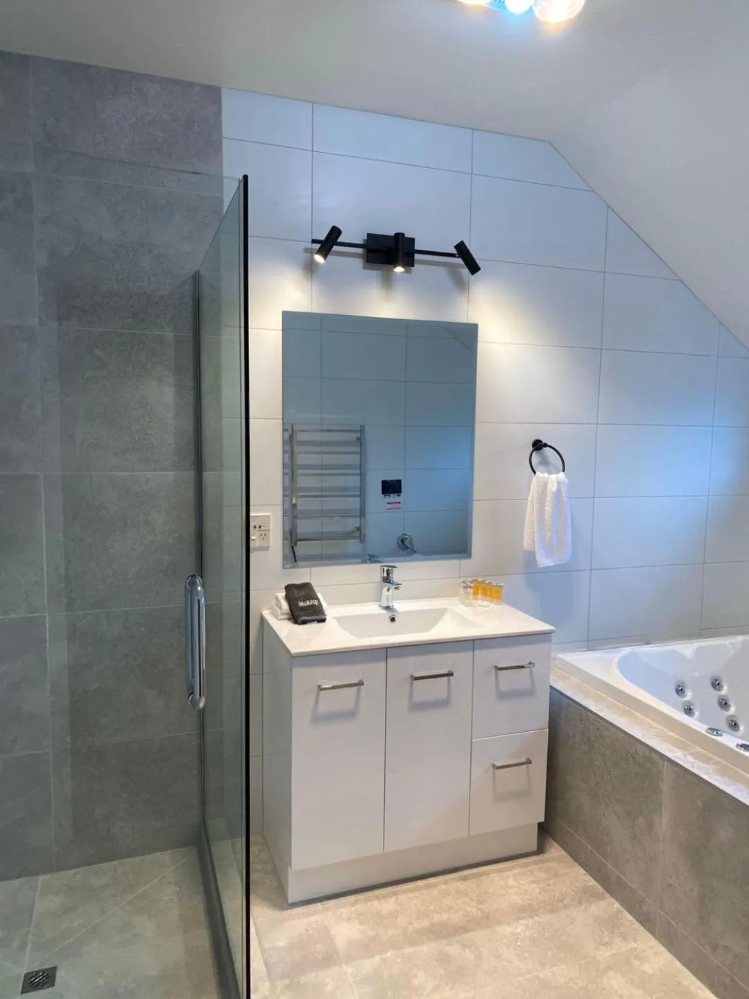 Bathroom in Southern Comfort Motel