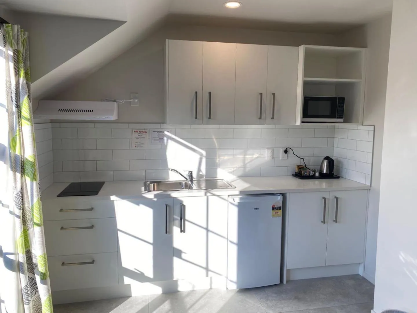 Kitchen or kitchenette in Southern Comfort Motel