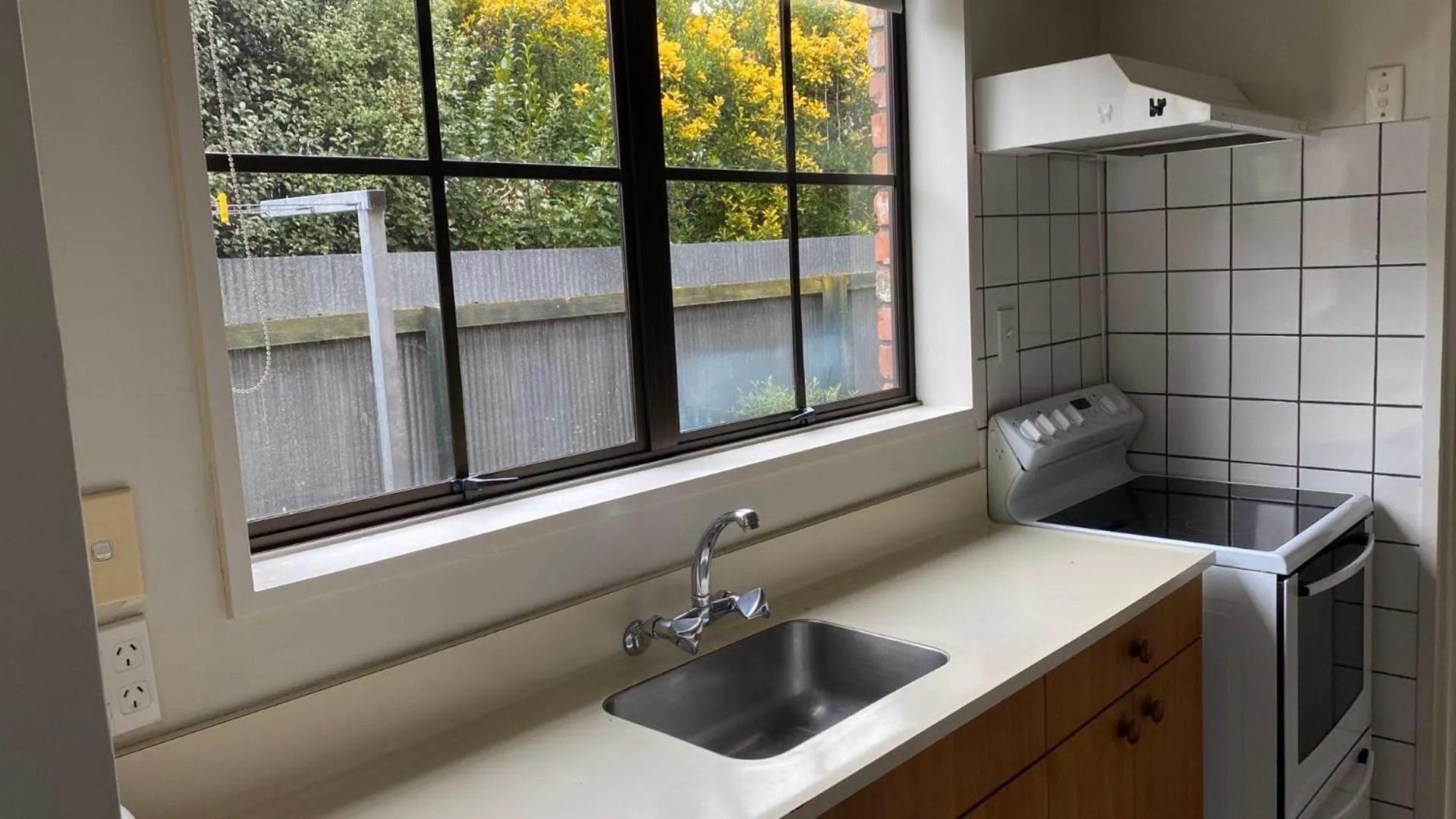 Kitchen or kitchenette in Southern Comfort Motel