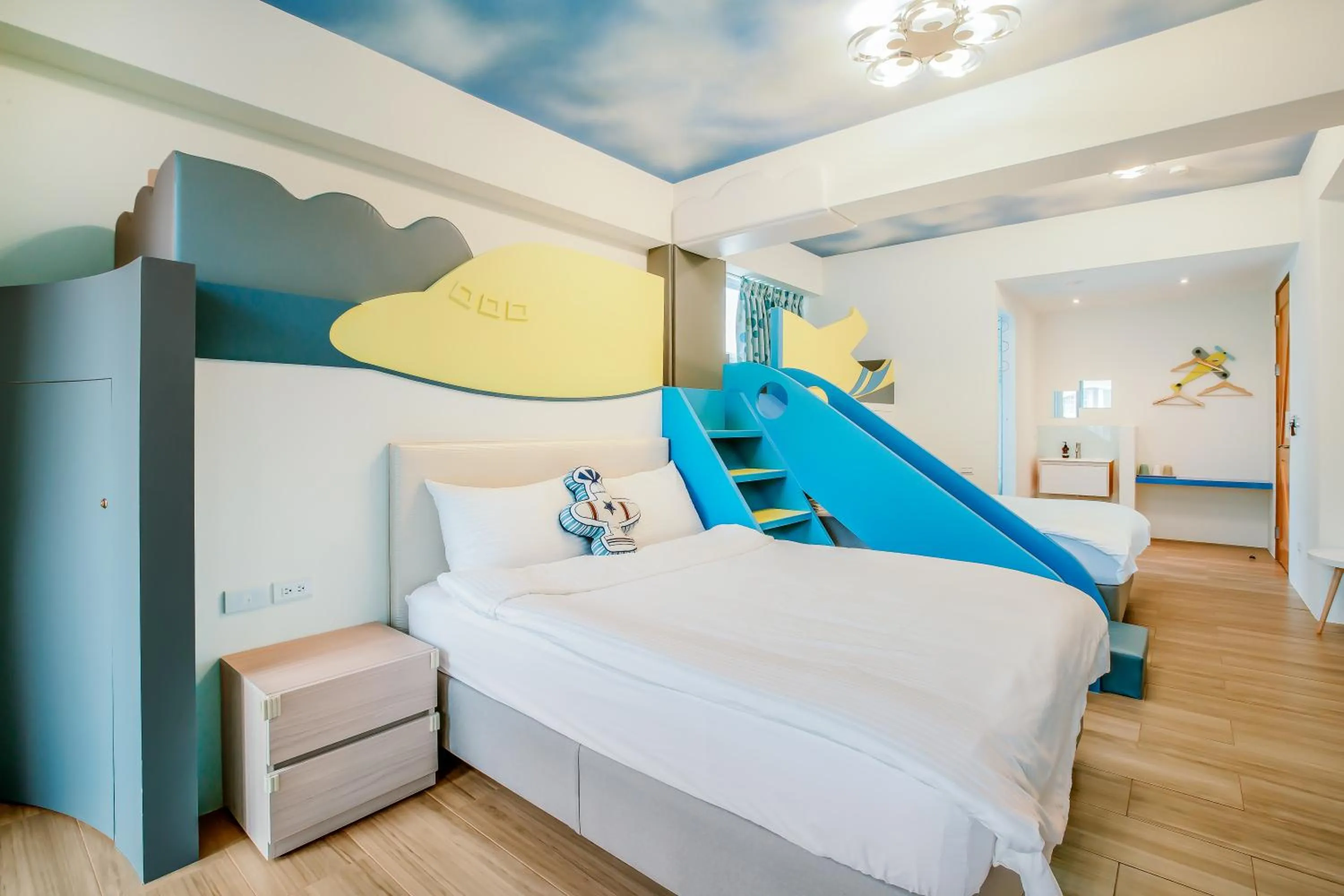 Decorative detail, Bed in Party of the Ocean B&B