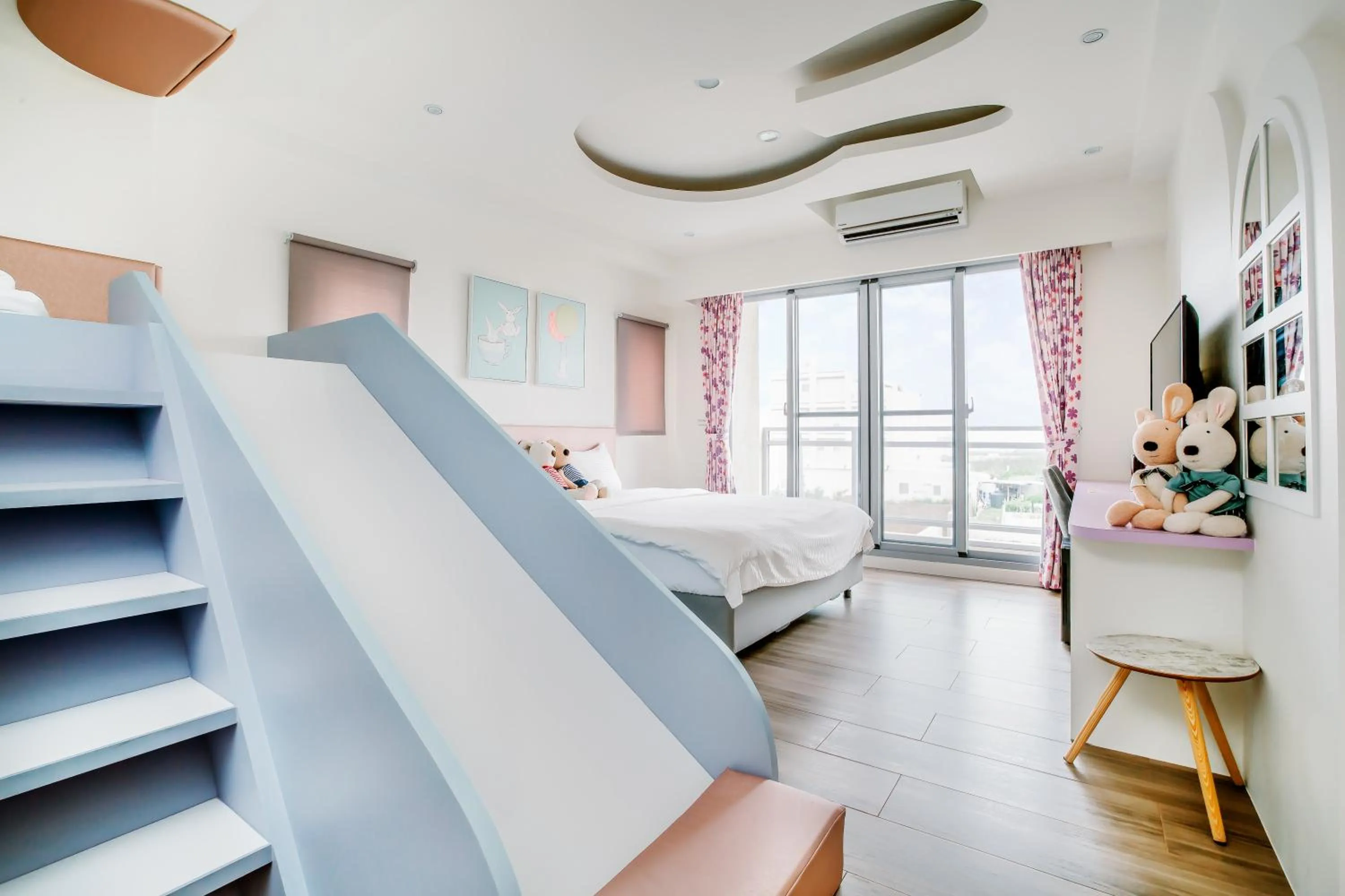 Decorative detail, Bed in Party of the Ocean B&B