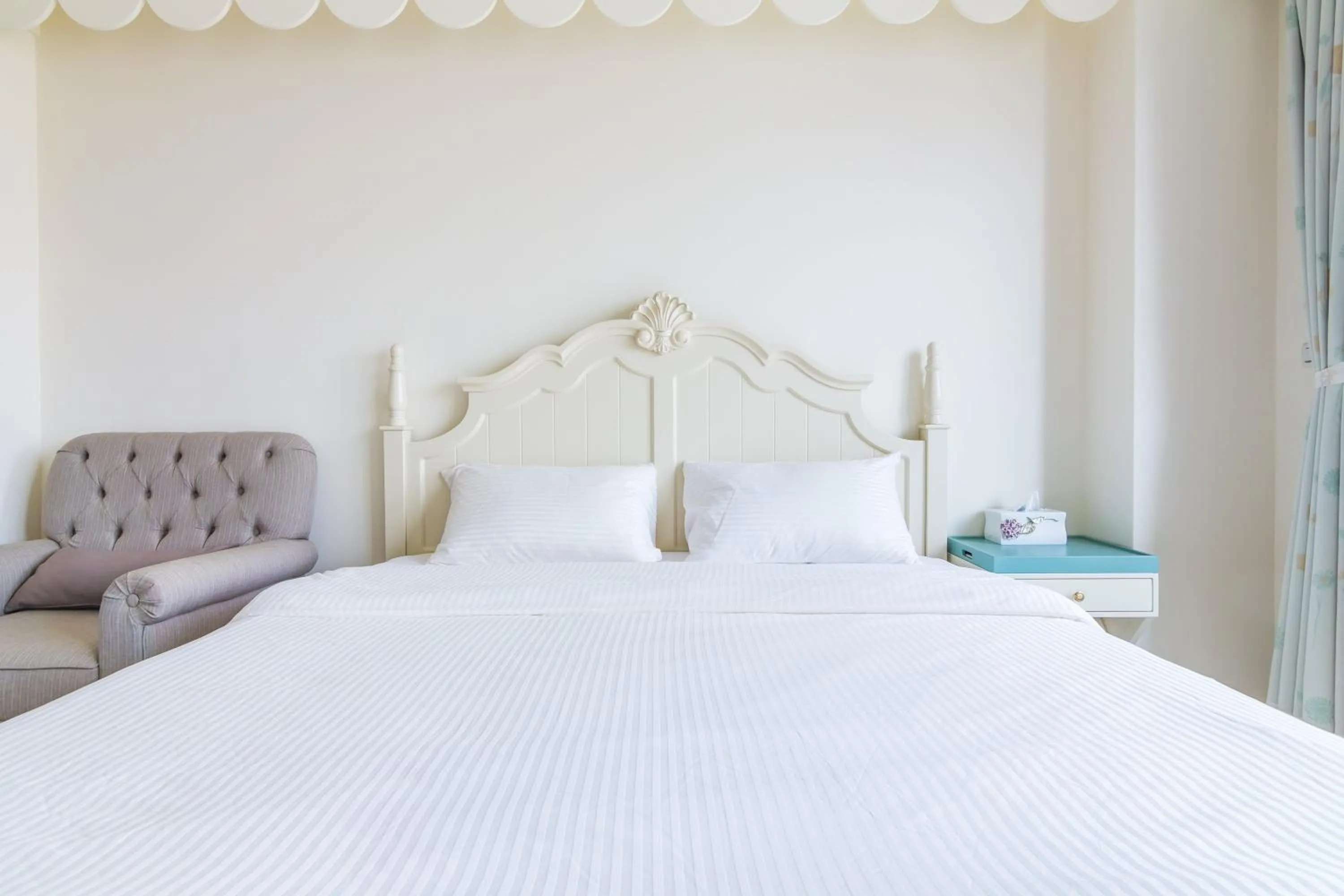 Decorative detail, Bed in Party of the Ocean B&B