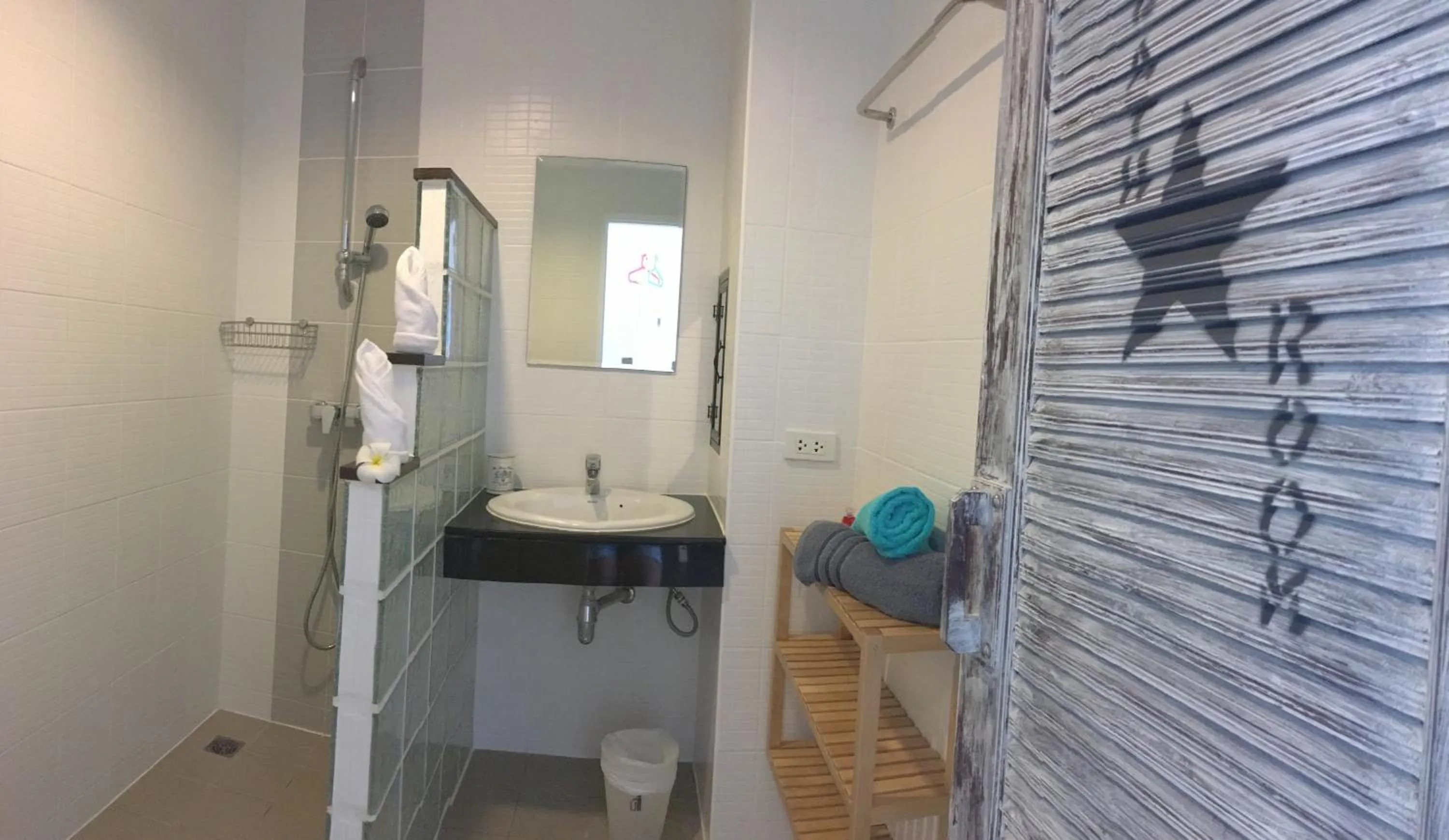 Shower in Baan Andaman Sea Surf