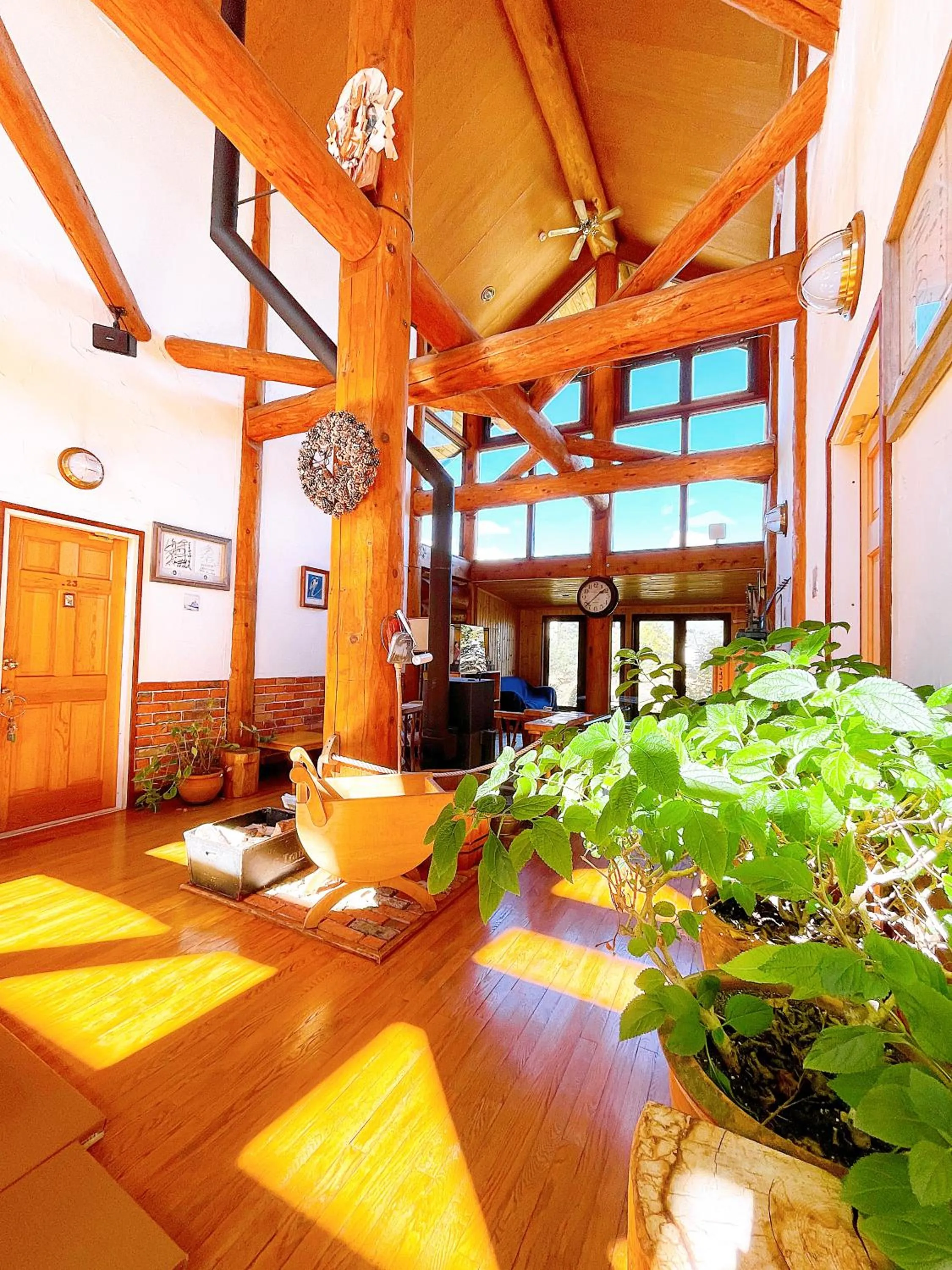 Communal lounge/ TV room in Hakuba Brownie Cottages