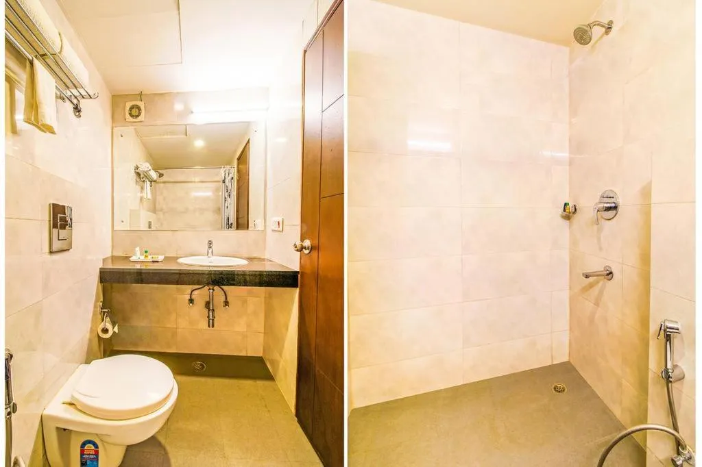 Toilet in Hotel WTI Airport Delhi