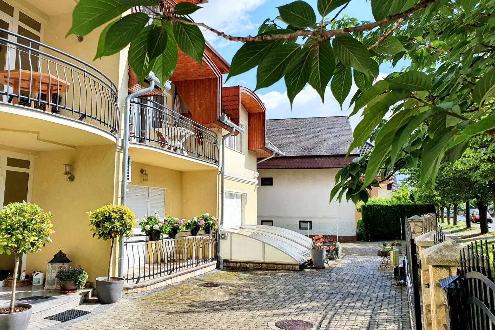 Property building in Anett Villa