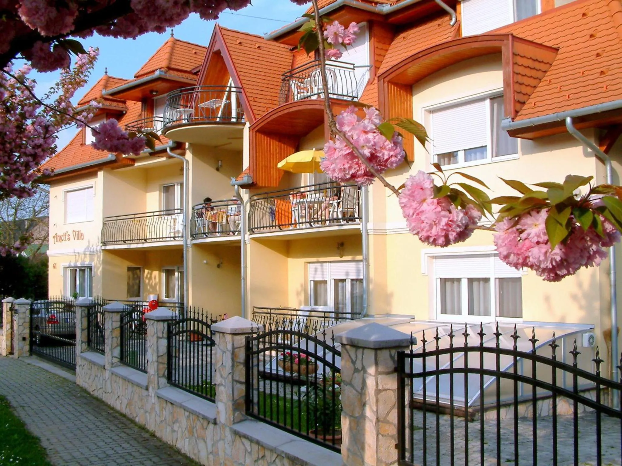Property building in Anett Villa