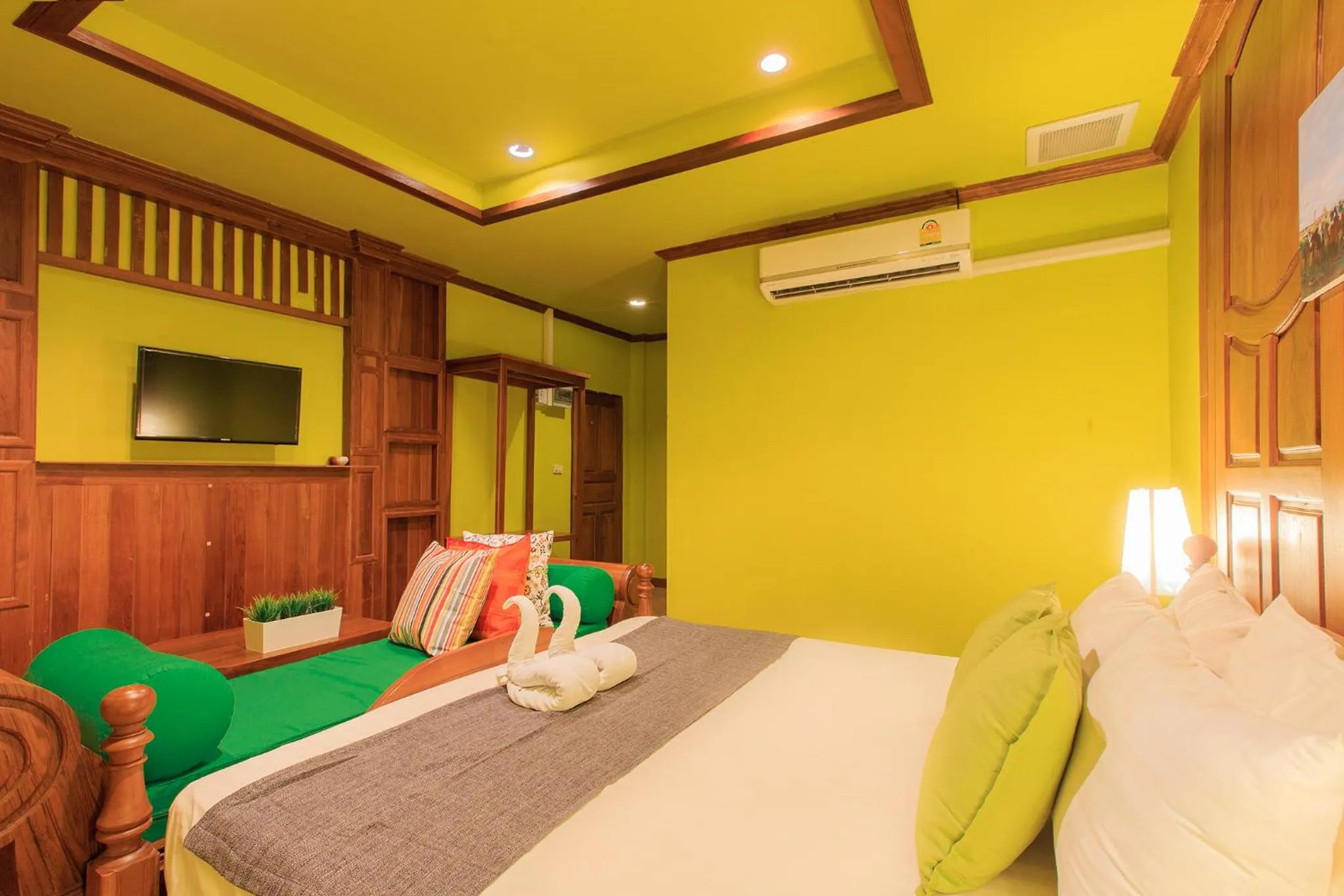 Photo of the whole room, Bed in S48 Hotel