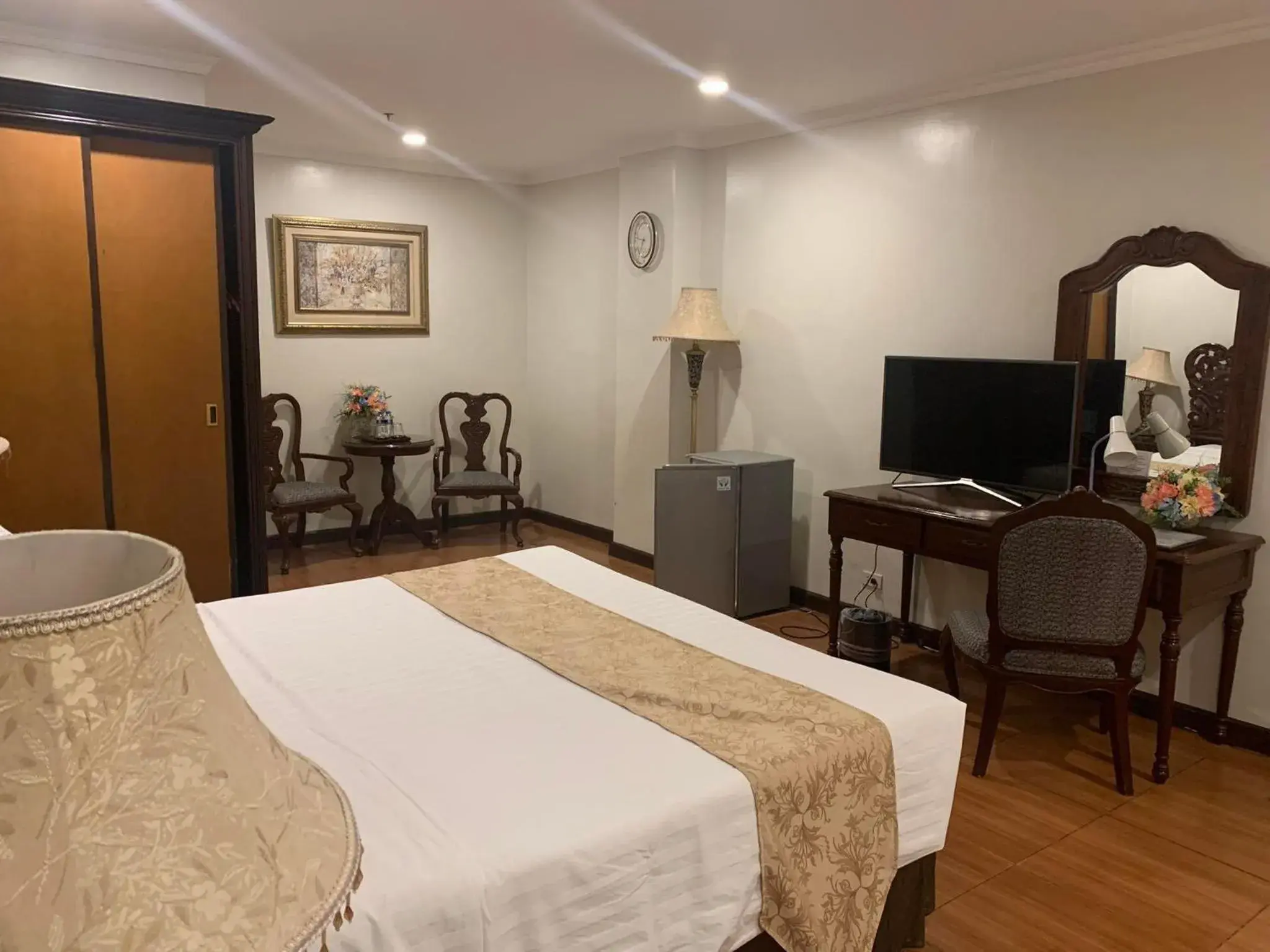 Bed in Crown Royale Hotel Bed in Crown Royale Hotel