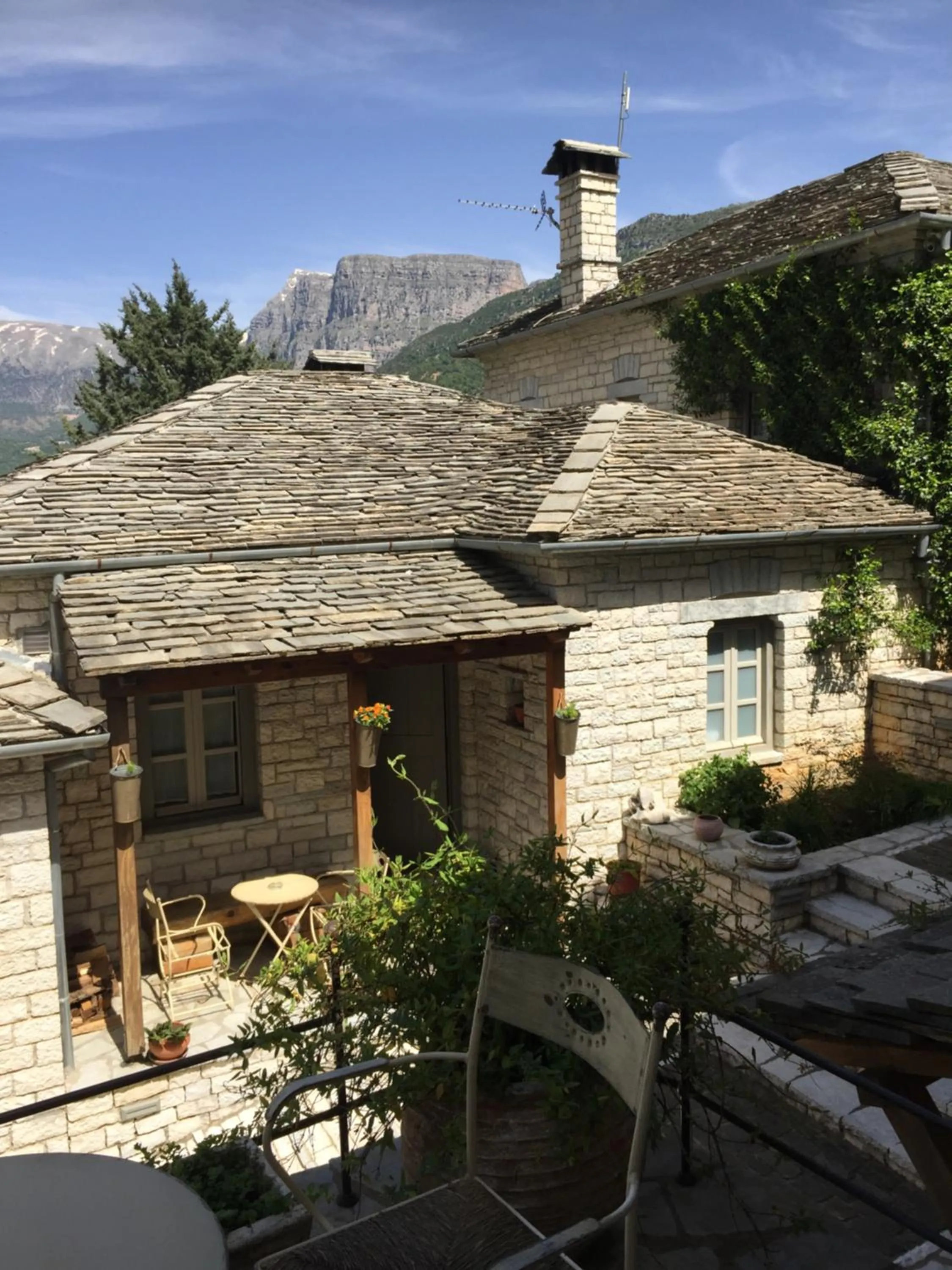 Property building in Artsistas Houses