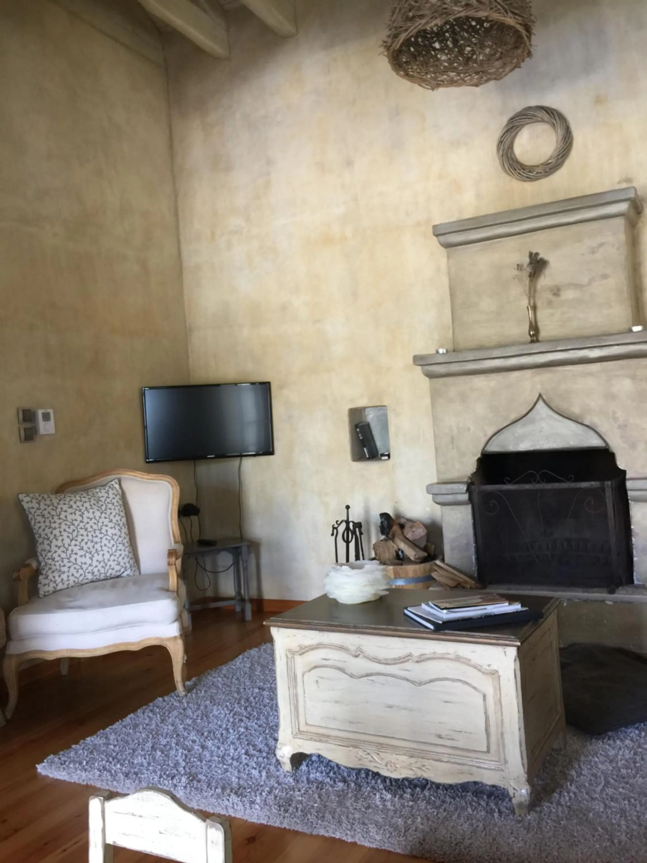 Photo of the whole room in Artsistas Houses