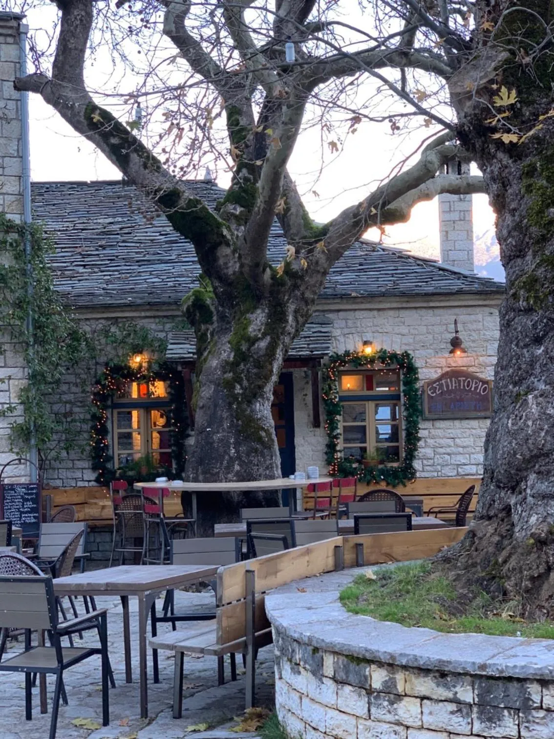 Restaurant/places to eat in Artsistas Houses