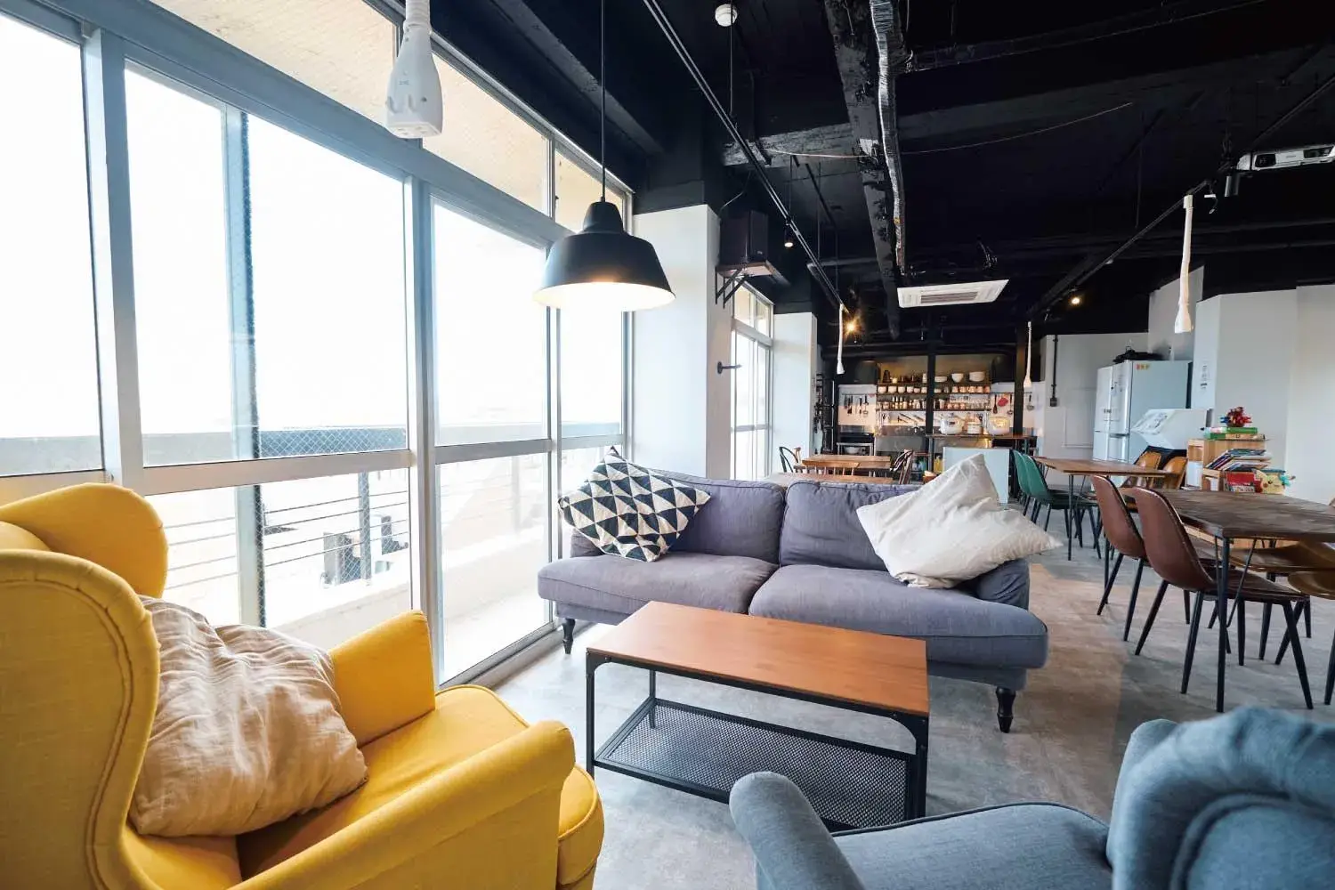 Living room in J-Hoppers Lake Biwa Guesthouse Living room in J-Hoppers Lake Biwa Guesthouse