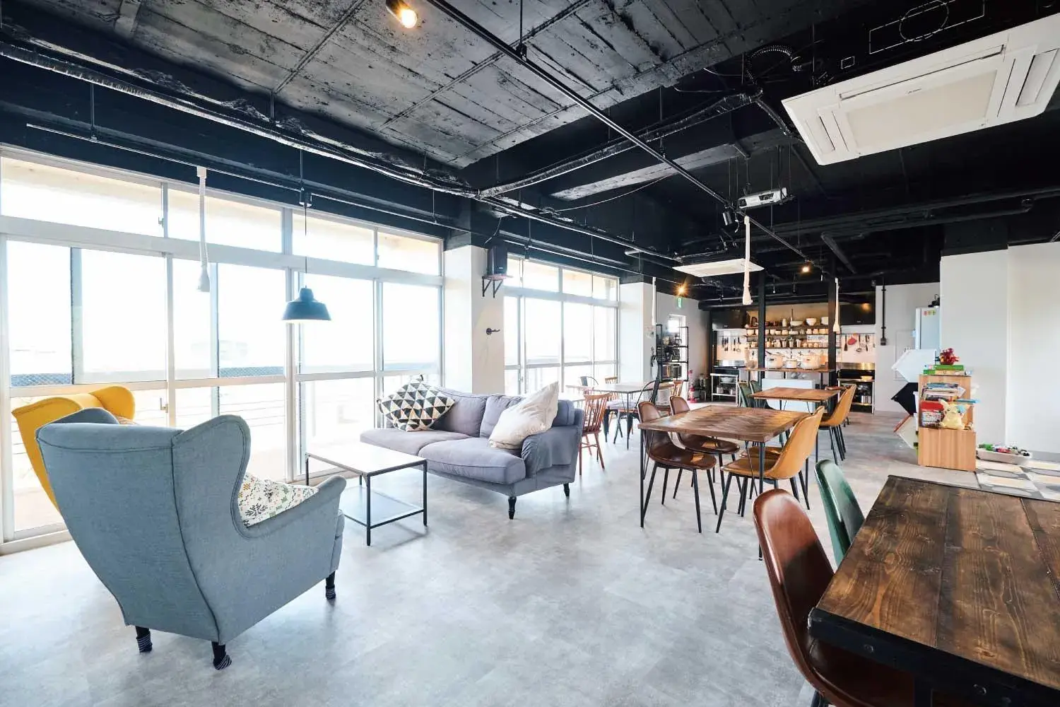 Living room in J-Hoppers Lake Biwa Guesthouse Living room in J-Hoppers Lake Biwa Guesthouse