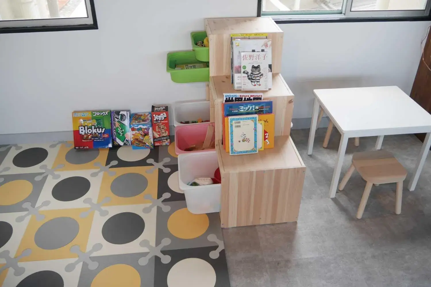 Living room in J-Hoppers Lake Biwa Guesthouse Living room in J-Hoppers Lake Biwa Guesthouse