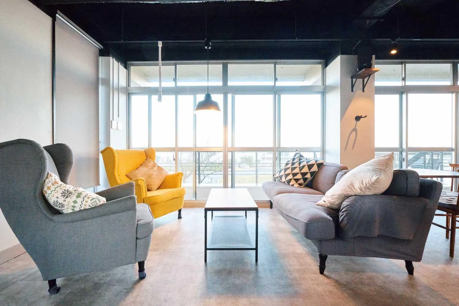 Living room in J-Hoppers Lake Biwa Guesthouse