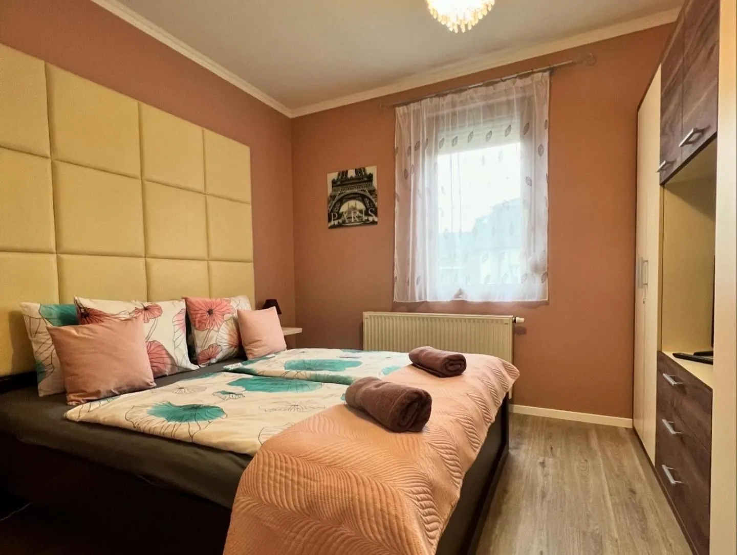 Property building, Bed in Dorina Wellness Apartman