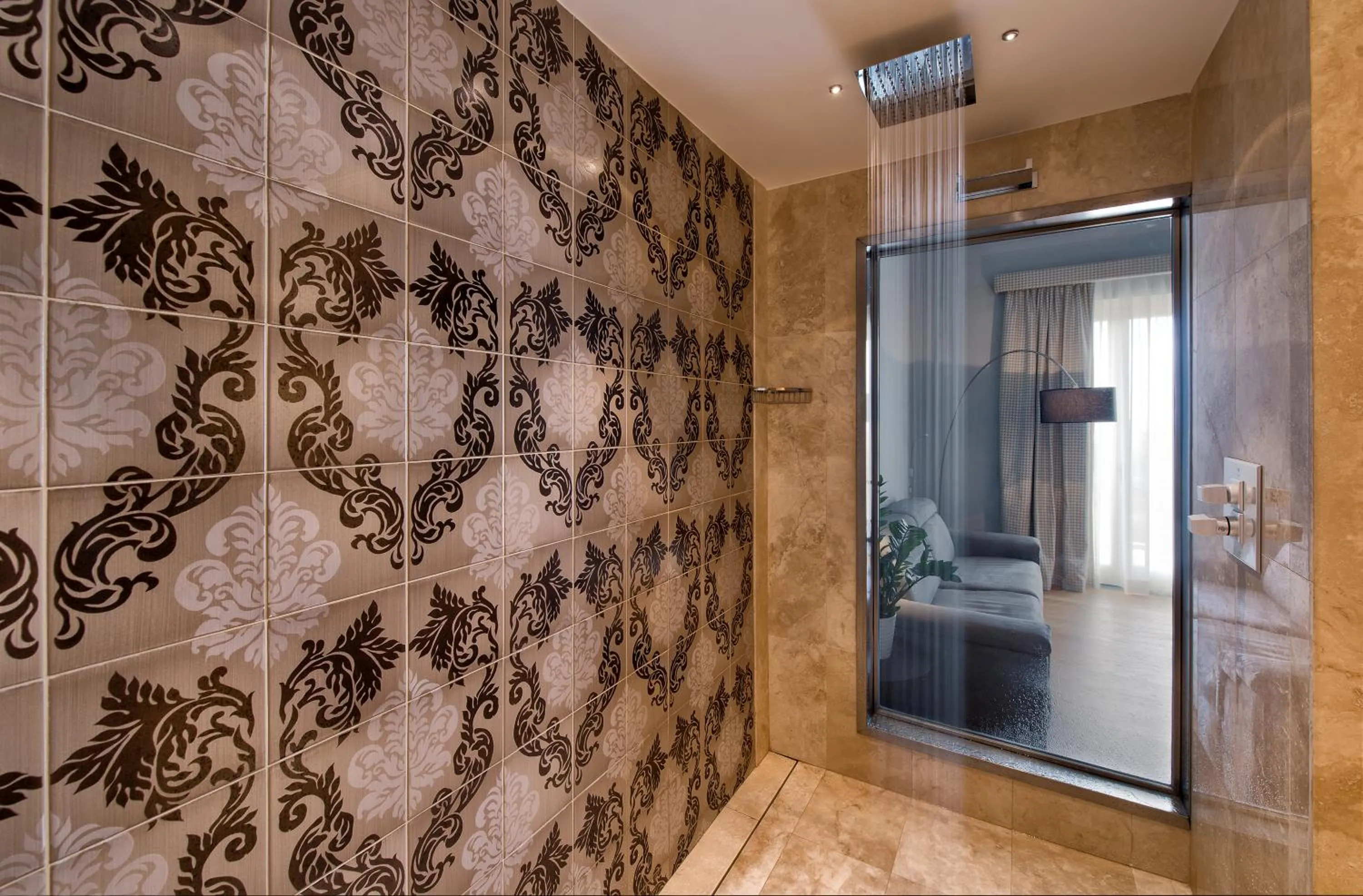Shower in Villa Neri Resort & Spa