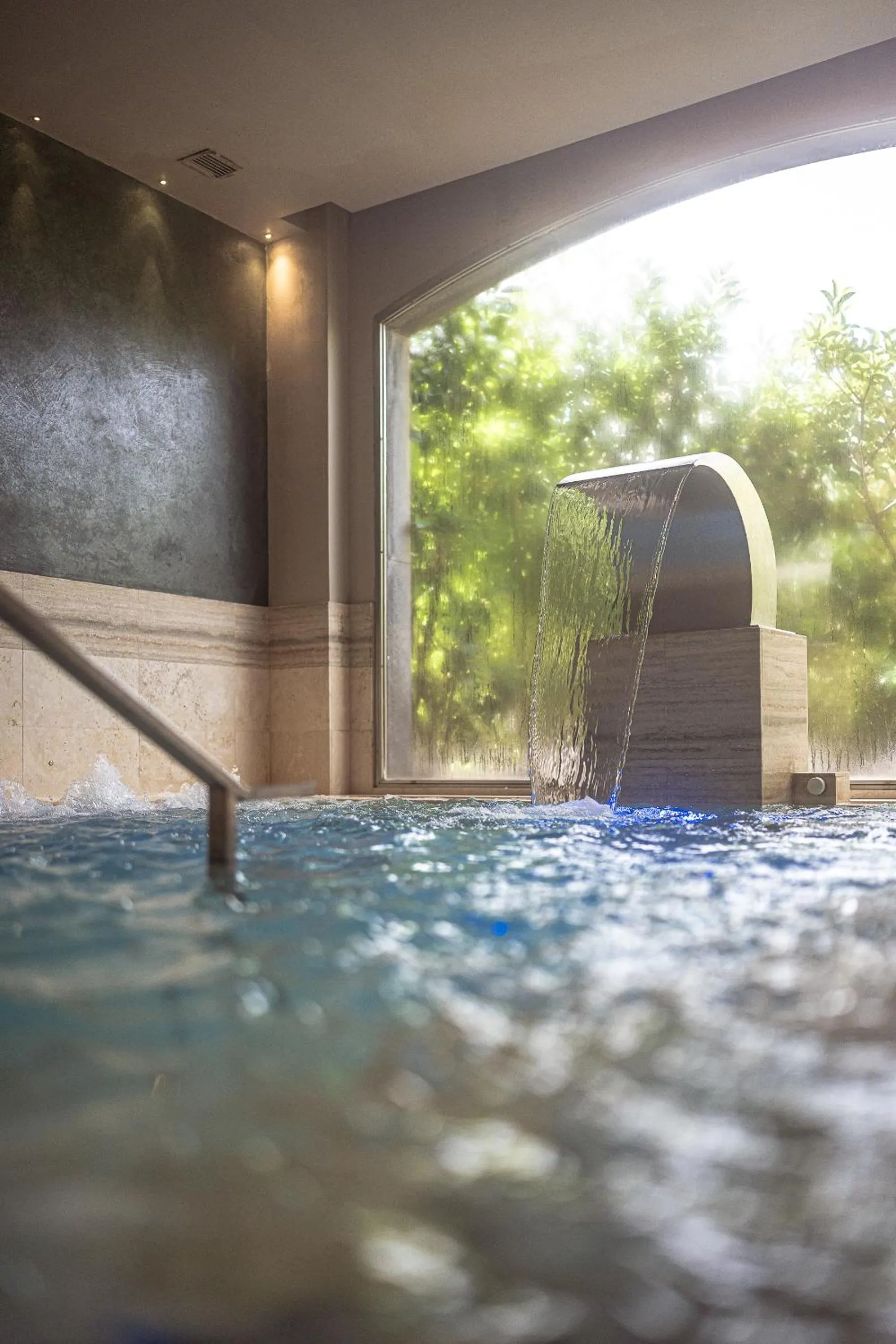 Hot Tub in Villa Neri Resort & Spa