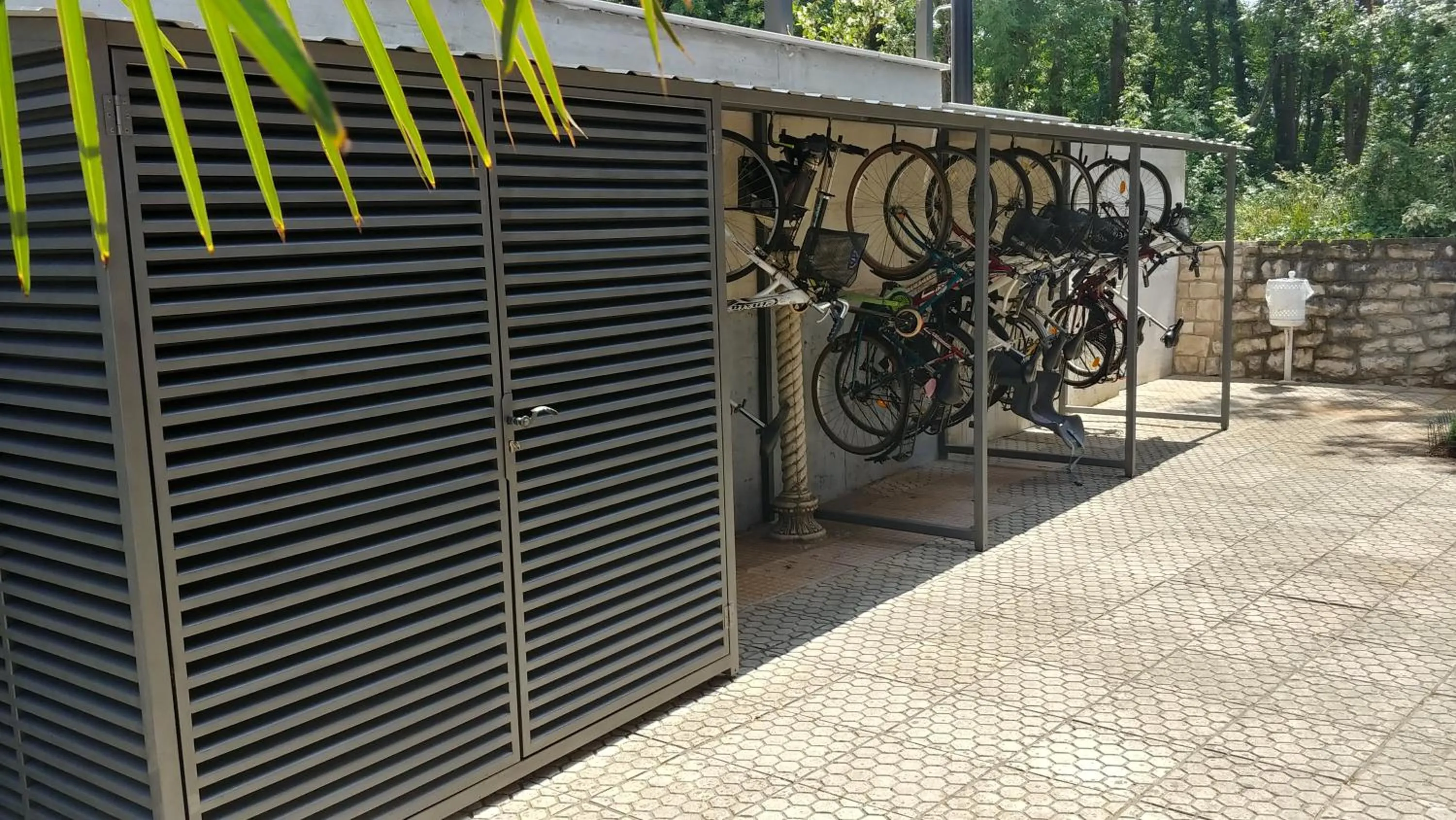 Cycling in Apartments and Rooms Degra