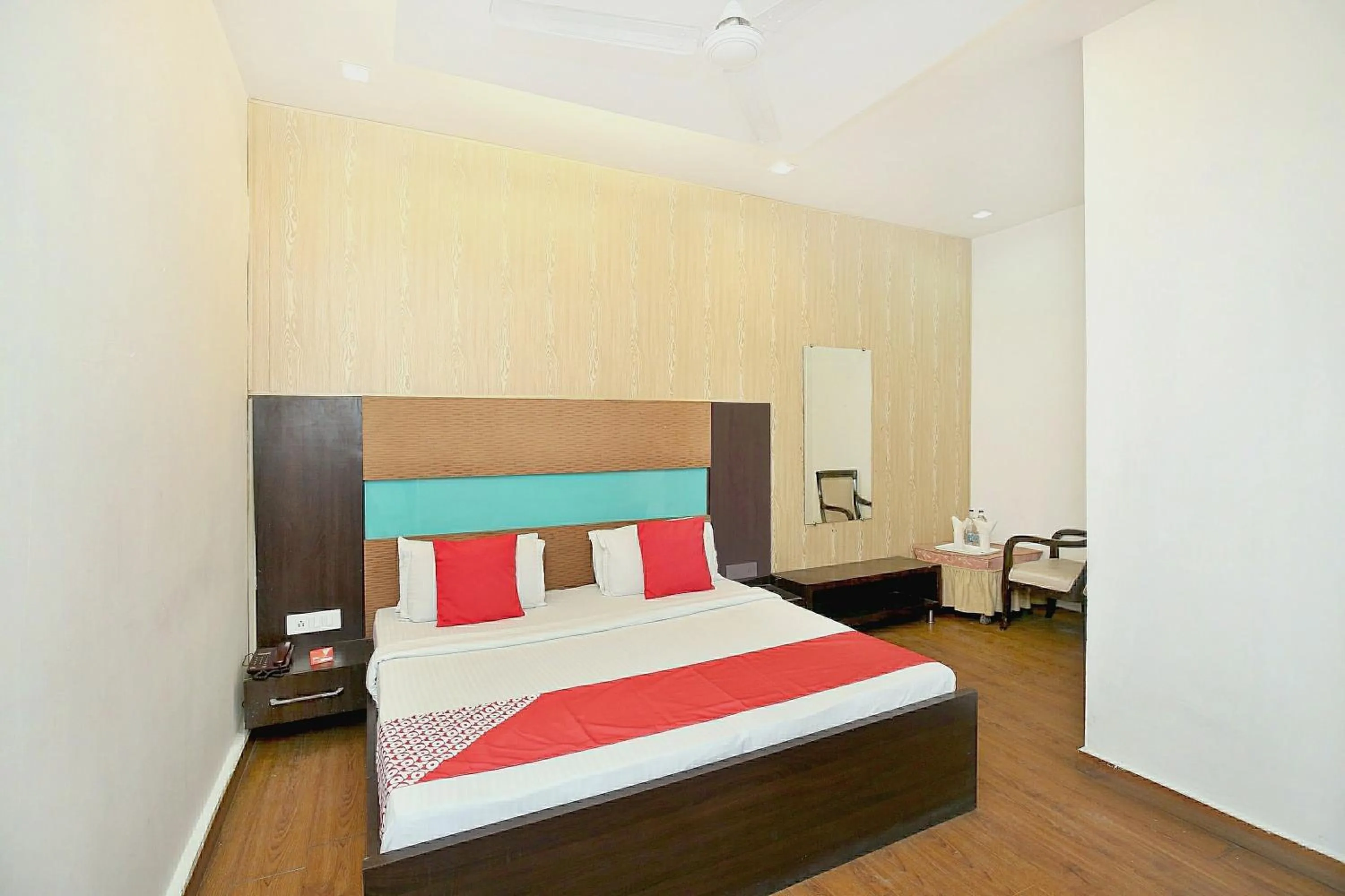 Other, Bed in Hotel O Queensland