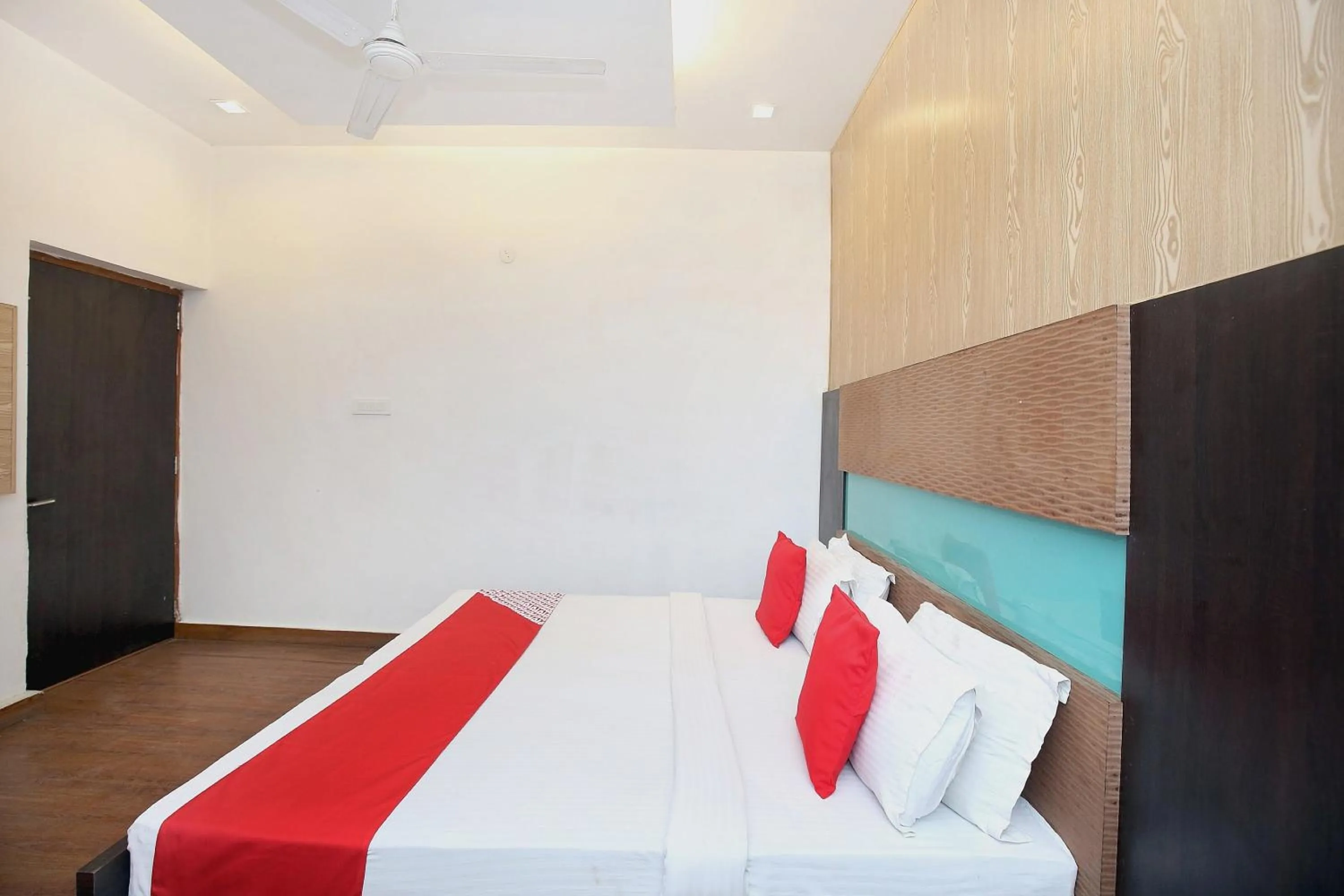 Bedroom, Bed in Hotel O Queensland