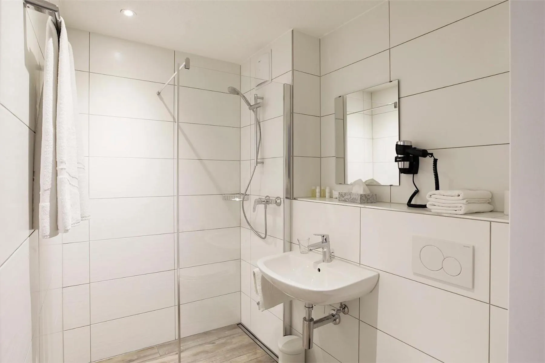 Shower in Hotel Work Life Residence am Bahnhof