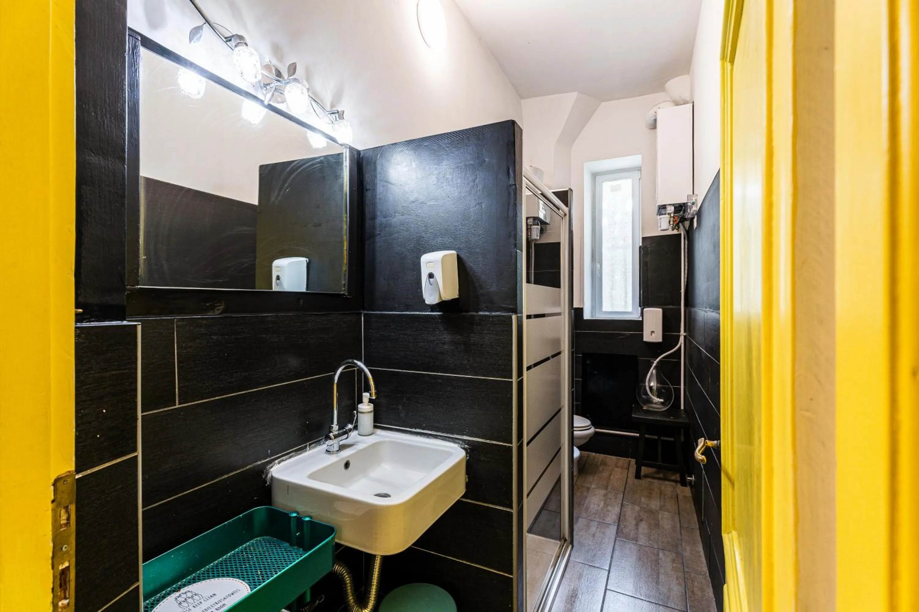 Shower in BigFamilyRome - Testaccio Riverside