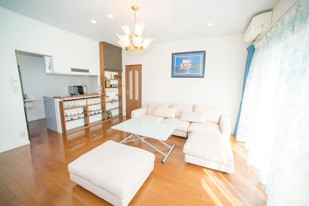 Living room, Bed in Zushi Beach House